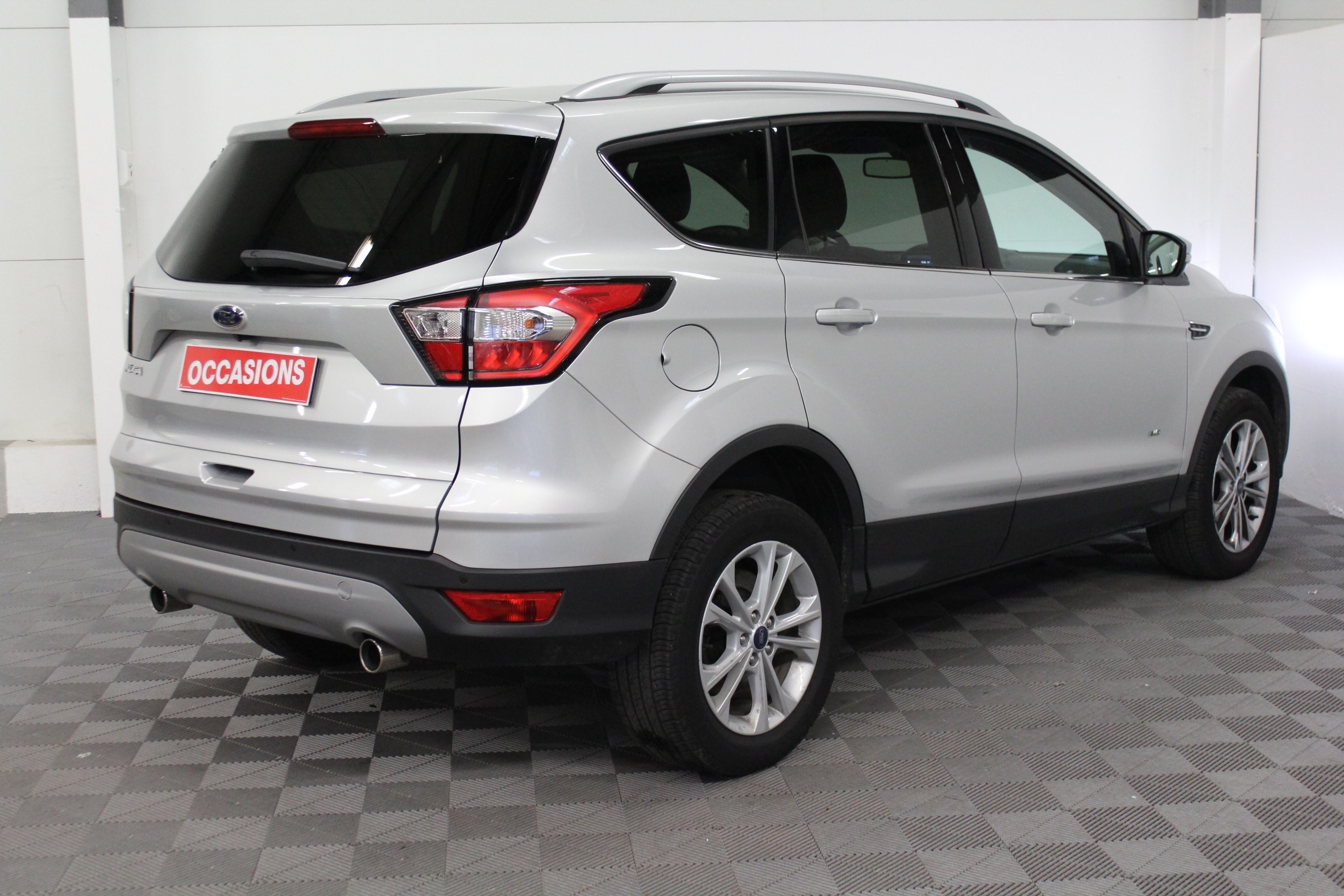 ford-kuga-de-2017-olivet-massoutre-vo