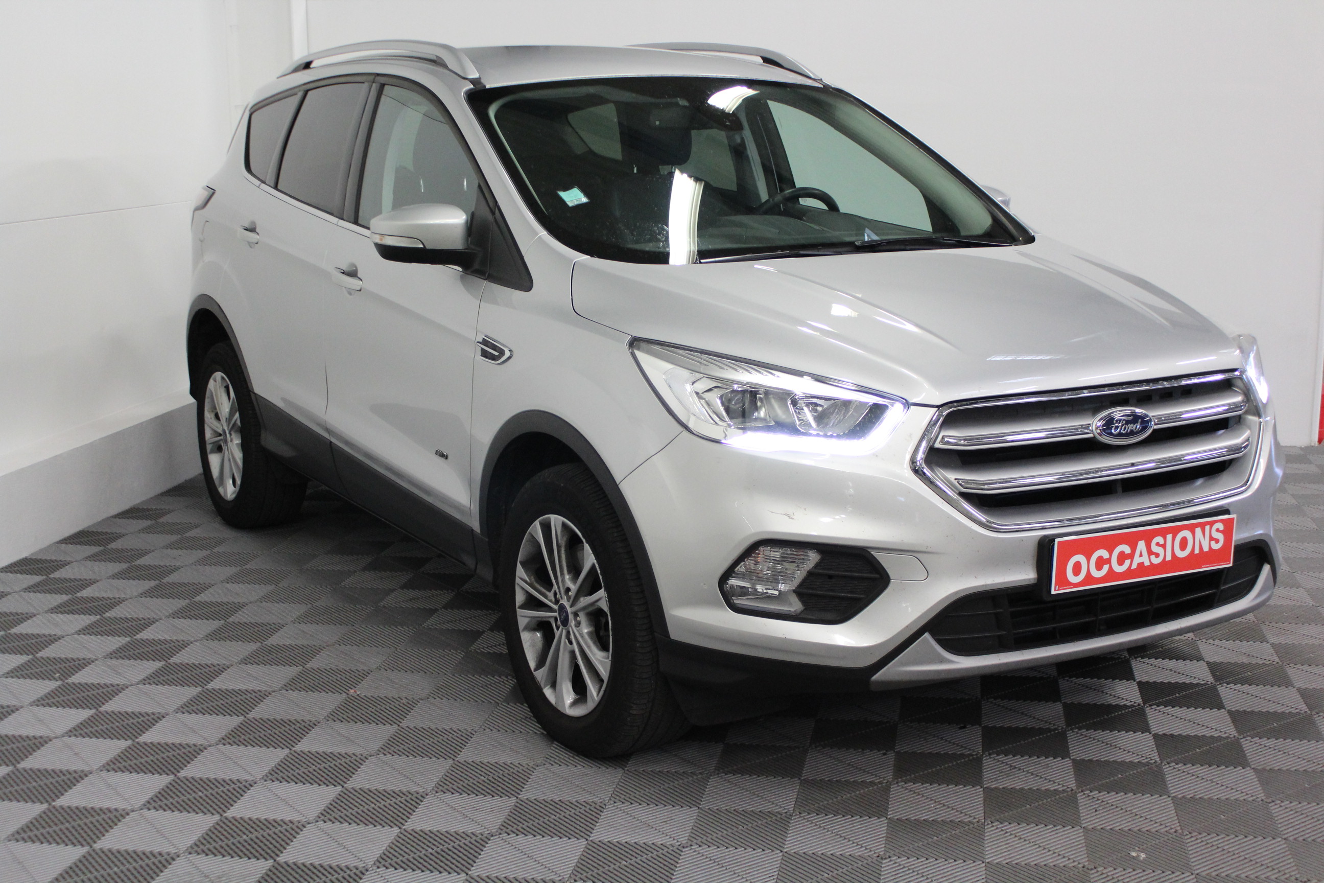 ford-kuga-de-2017-olivet-massoutre-vo