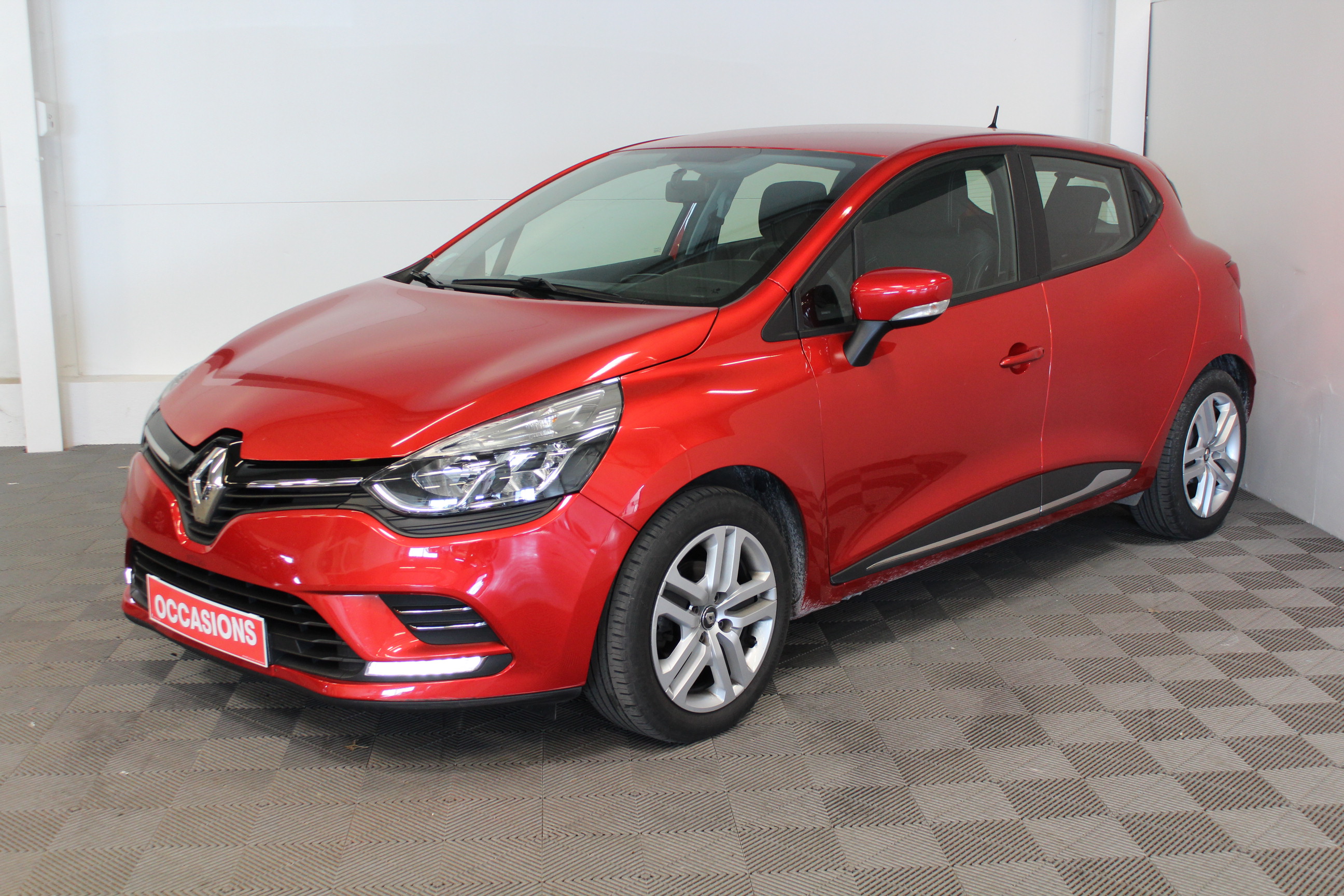 RENAULT CLIO IV de 2016 Olivet Massoutre VO