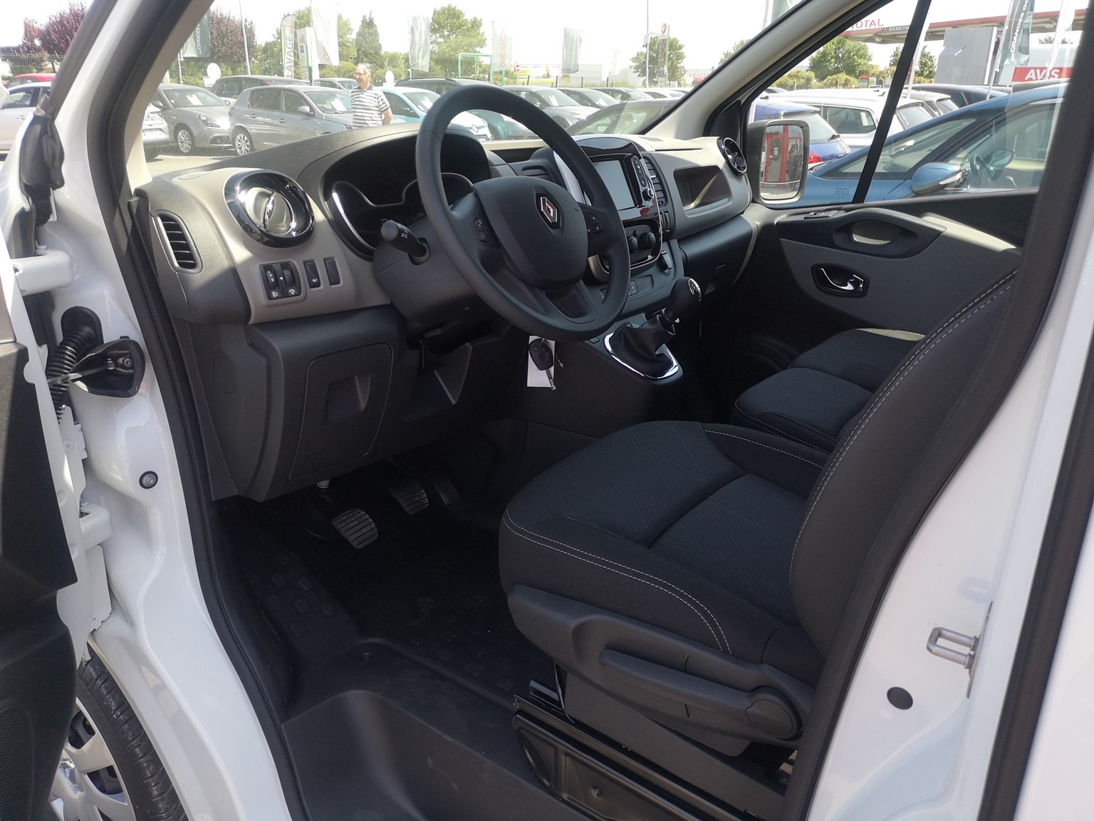 RENAULT TRAFIC