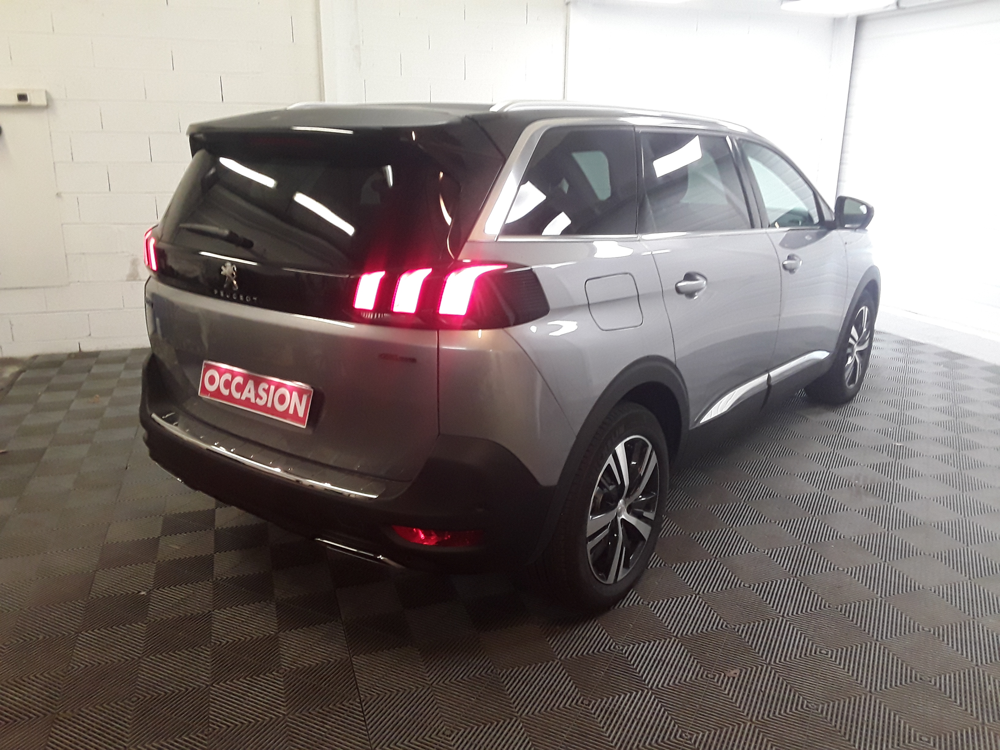 PEUGEOT 5008
