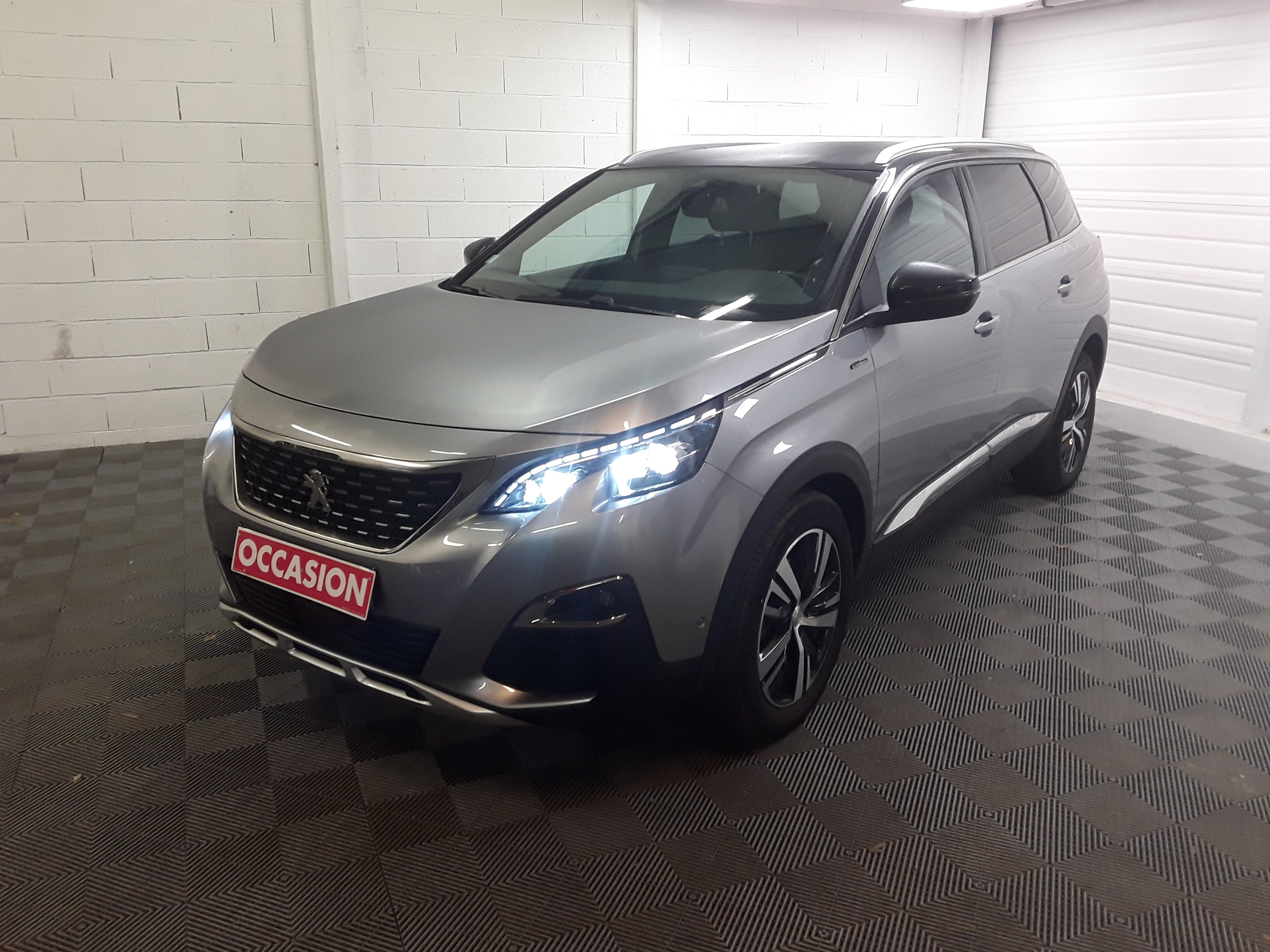 PEUGEOT 5008