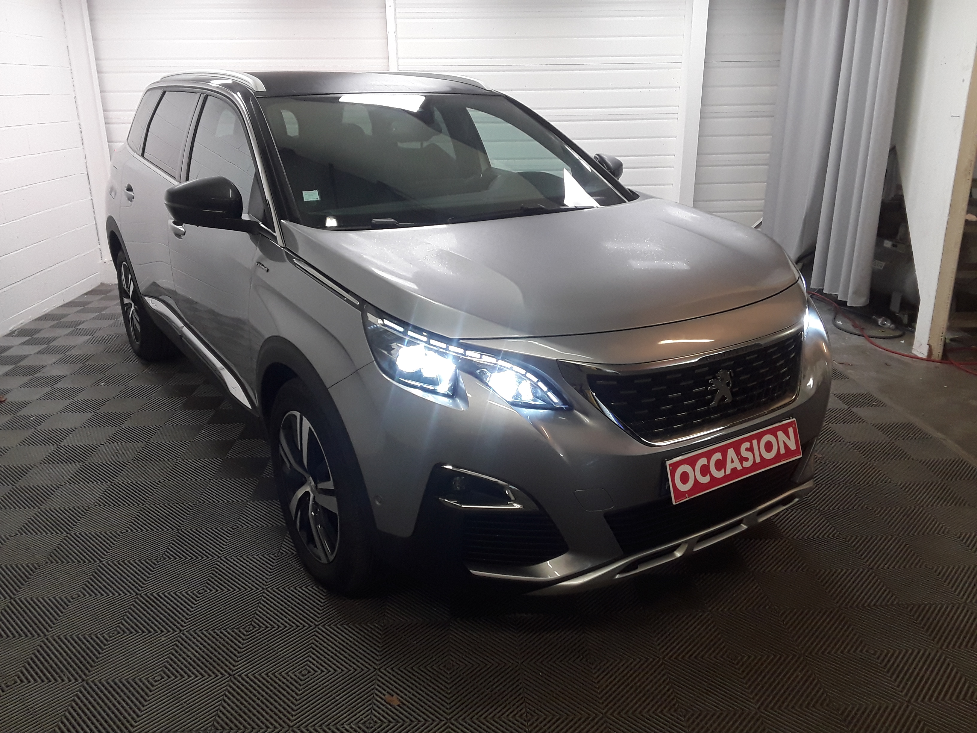 PEUGEOT 5008