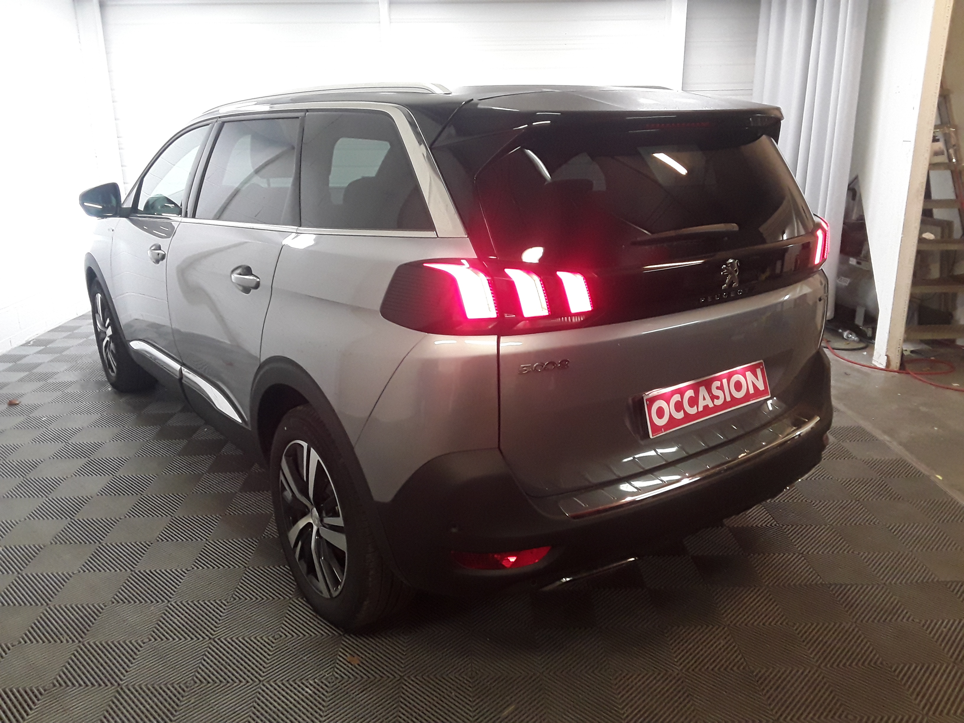 PEUGEOT 5008