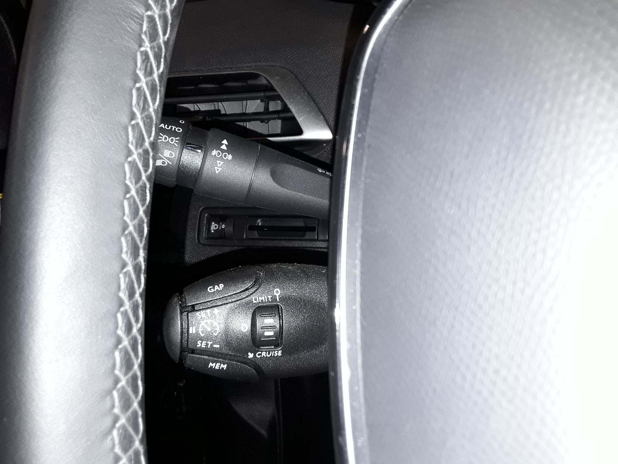 PEUGEOT 3008 BUSINESS