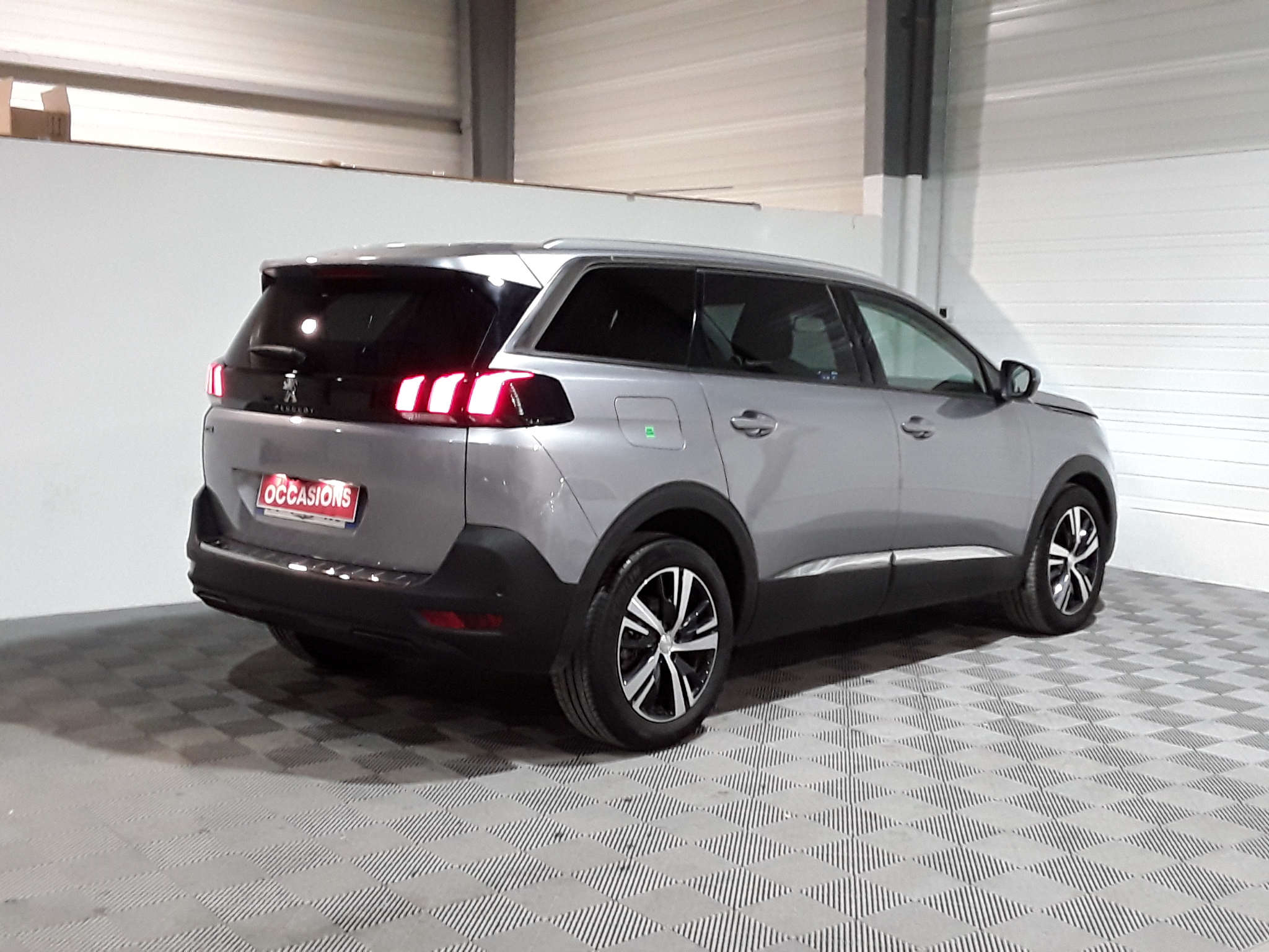 PEUGEOT 5008