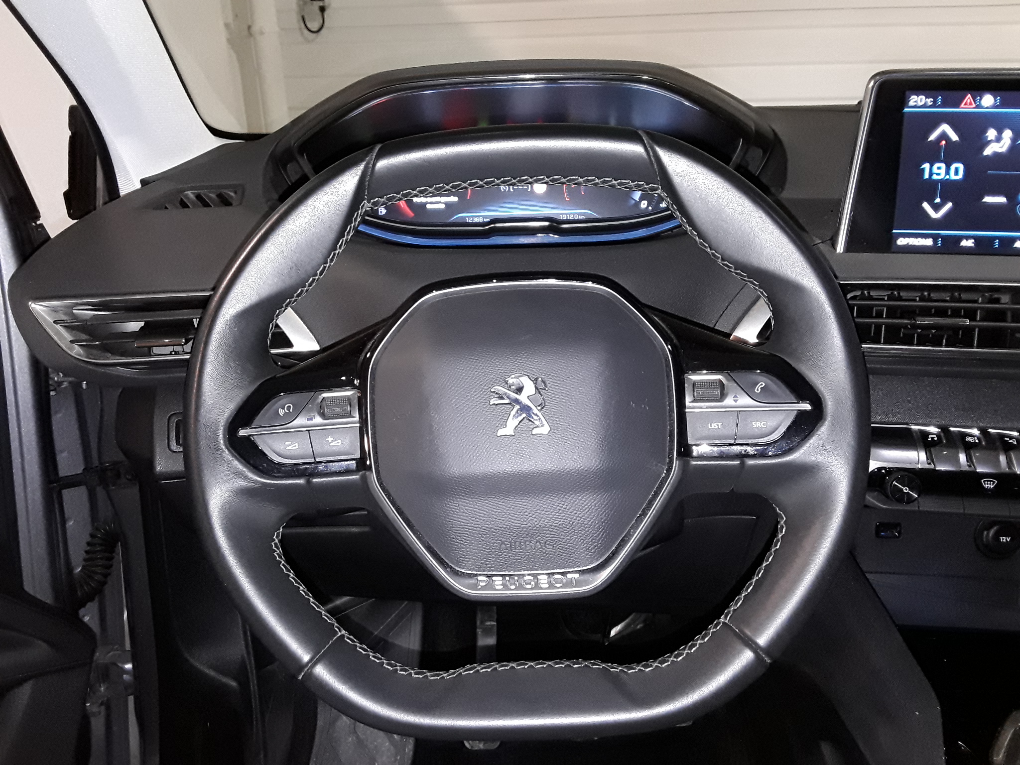 PEUGEOT 5008
