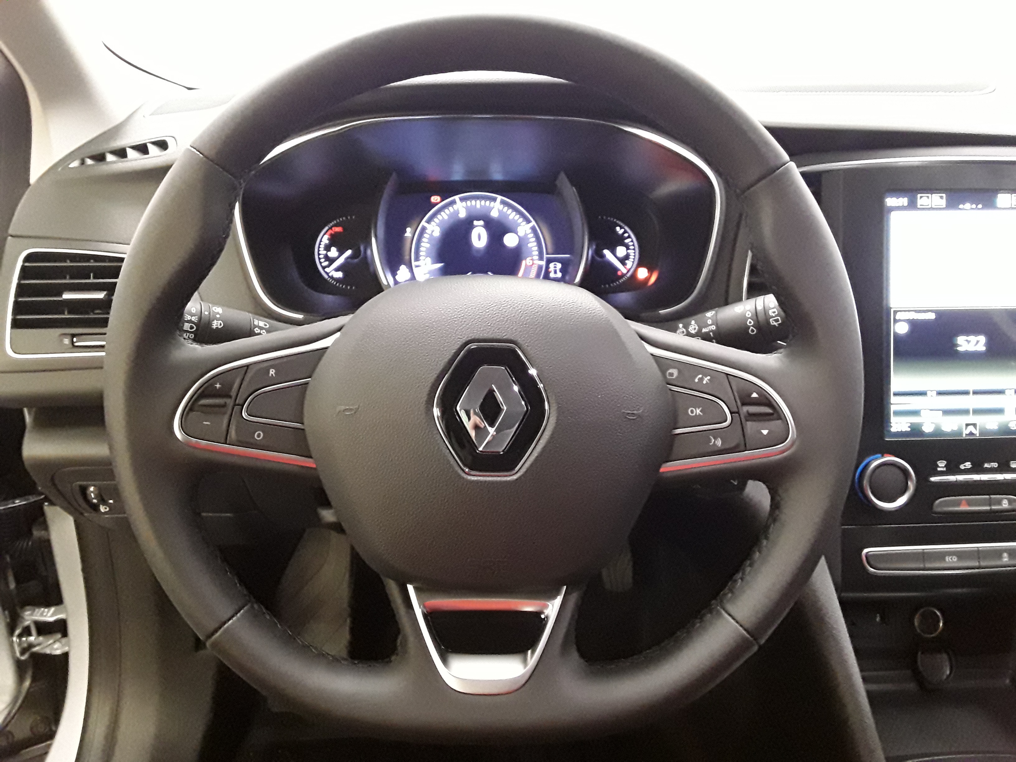 RENAULT MEGANE IV BERLINE