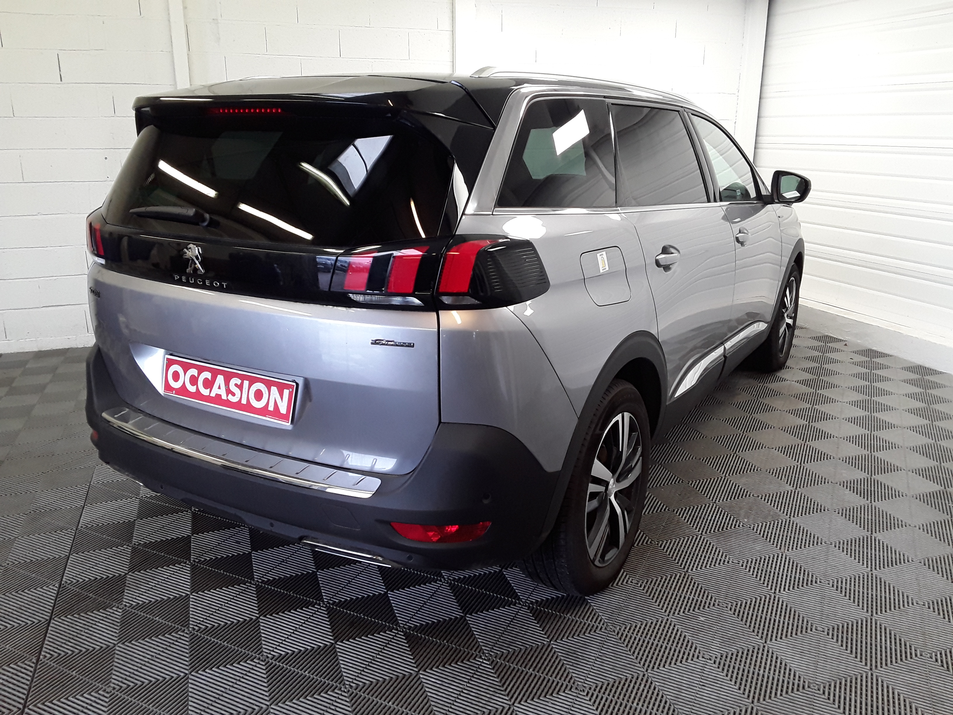 PEUGEOT 5008