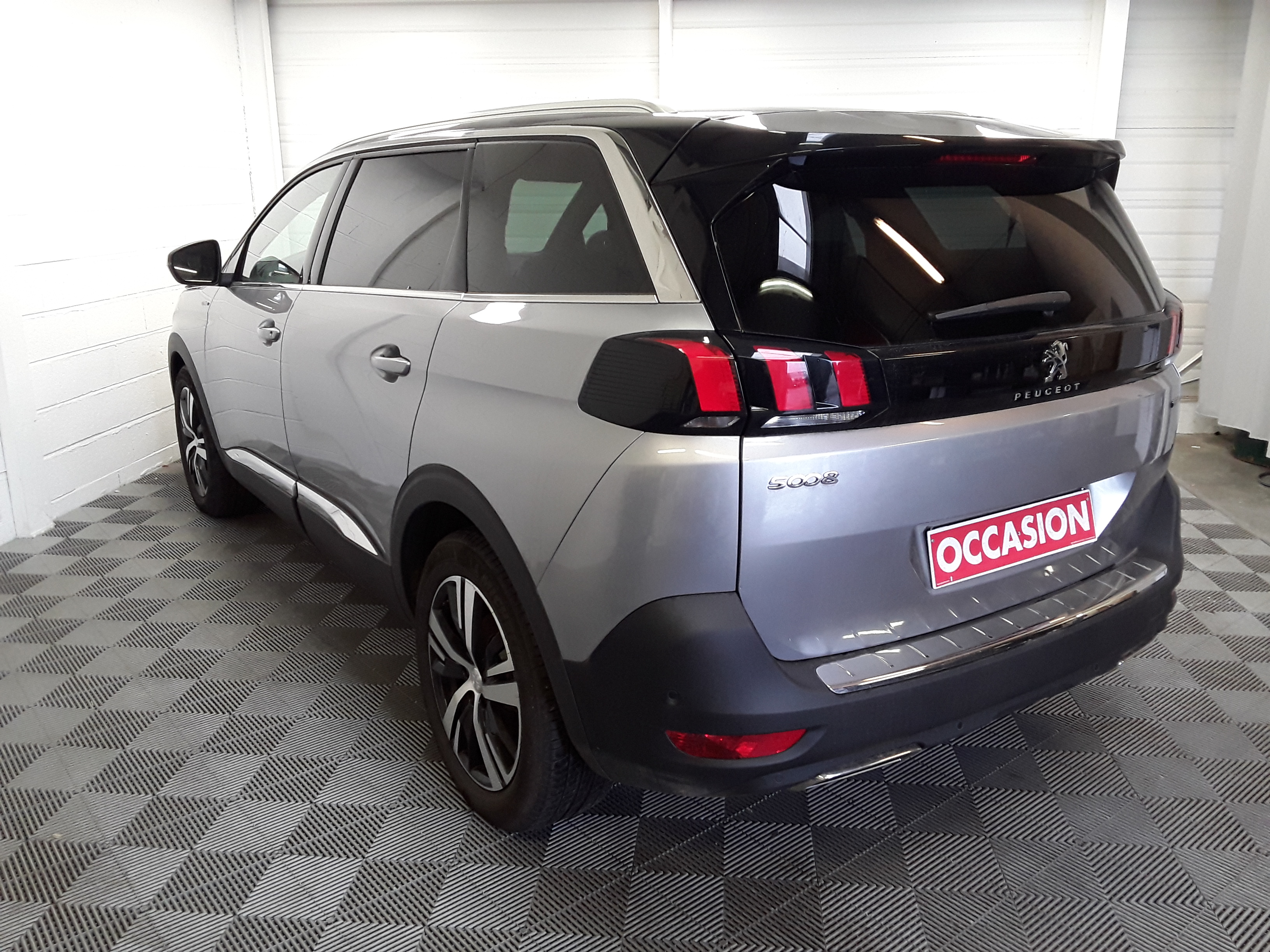 PEUGEOT 5008