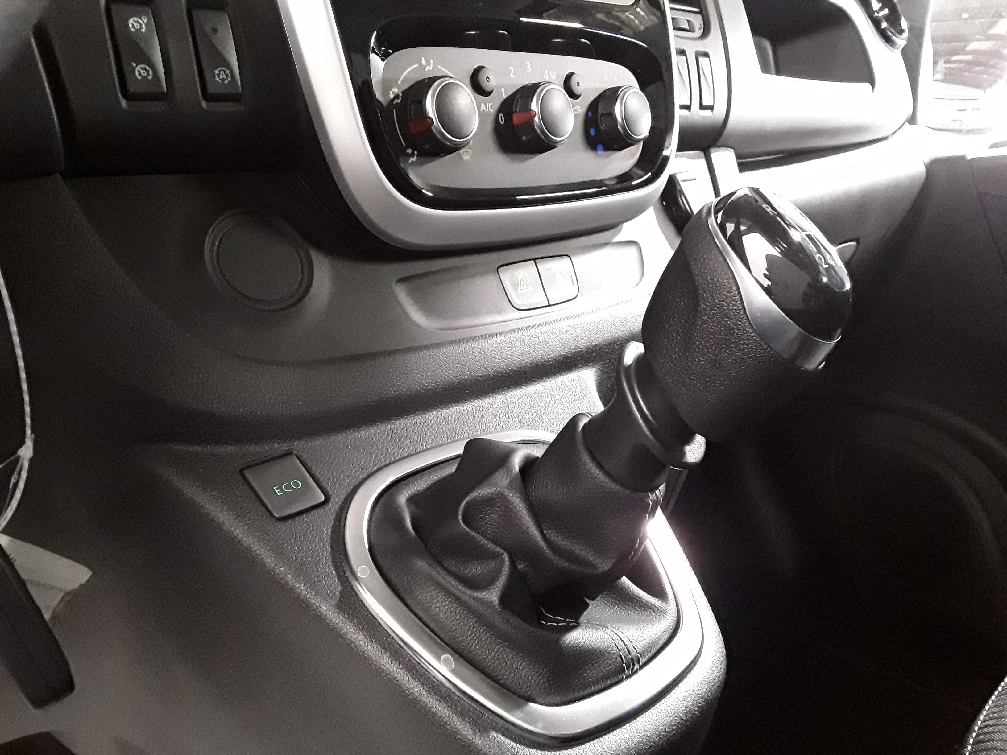 RENAULT TRAFIC FOURGON