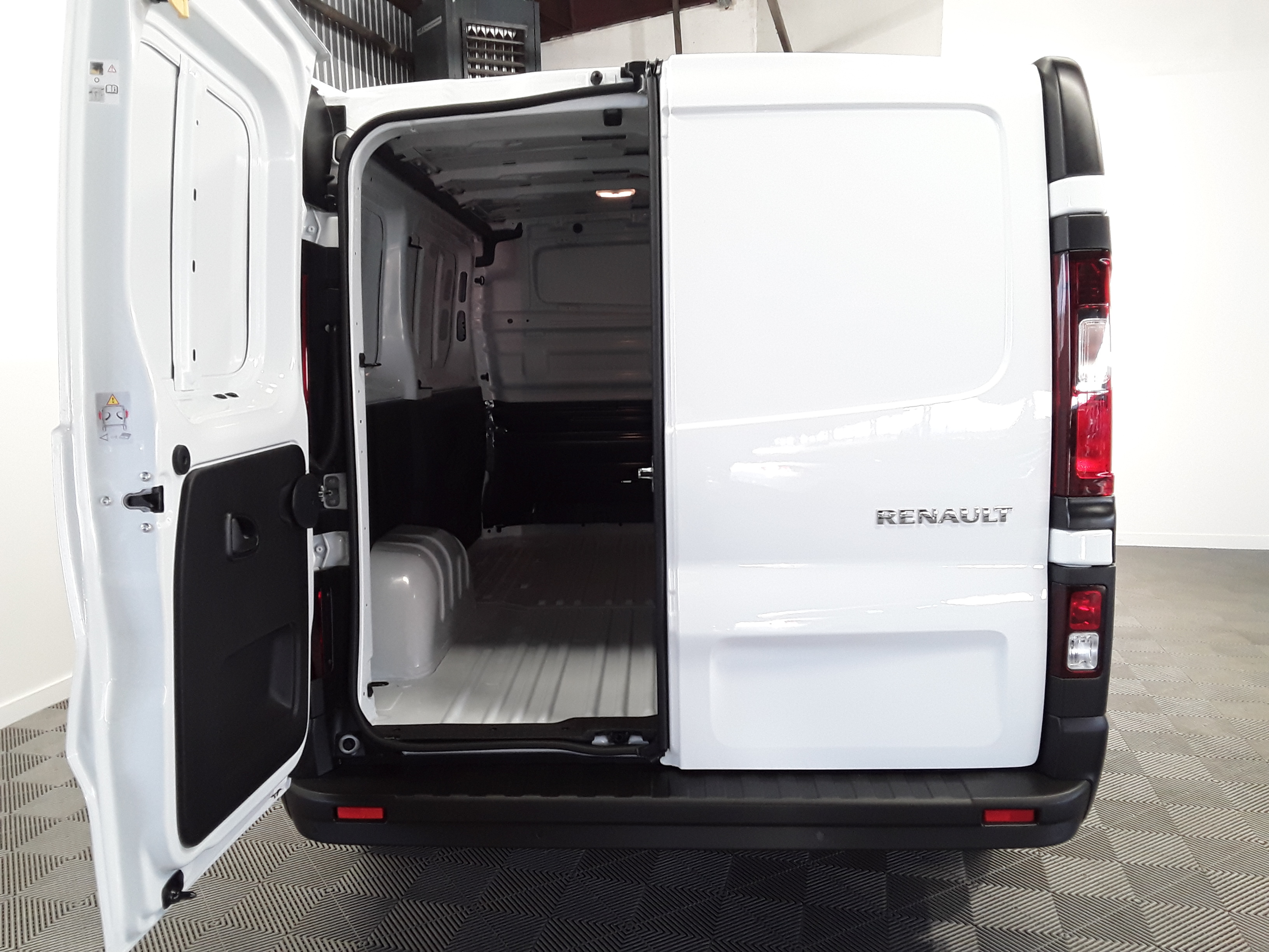RENAULT TRAFIC FOURGON