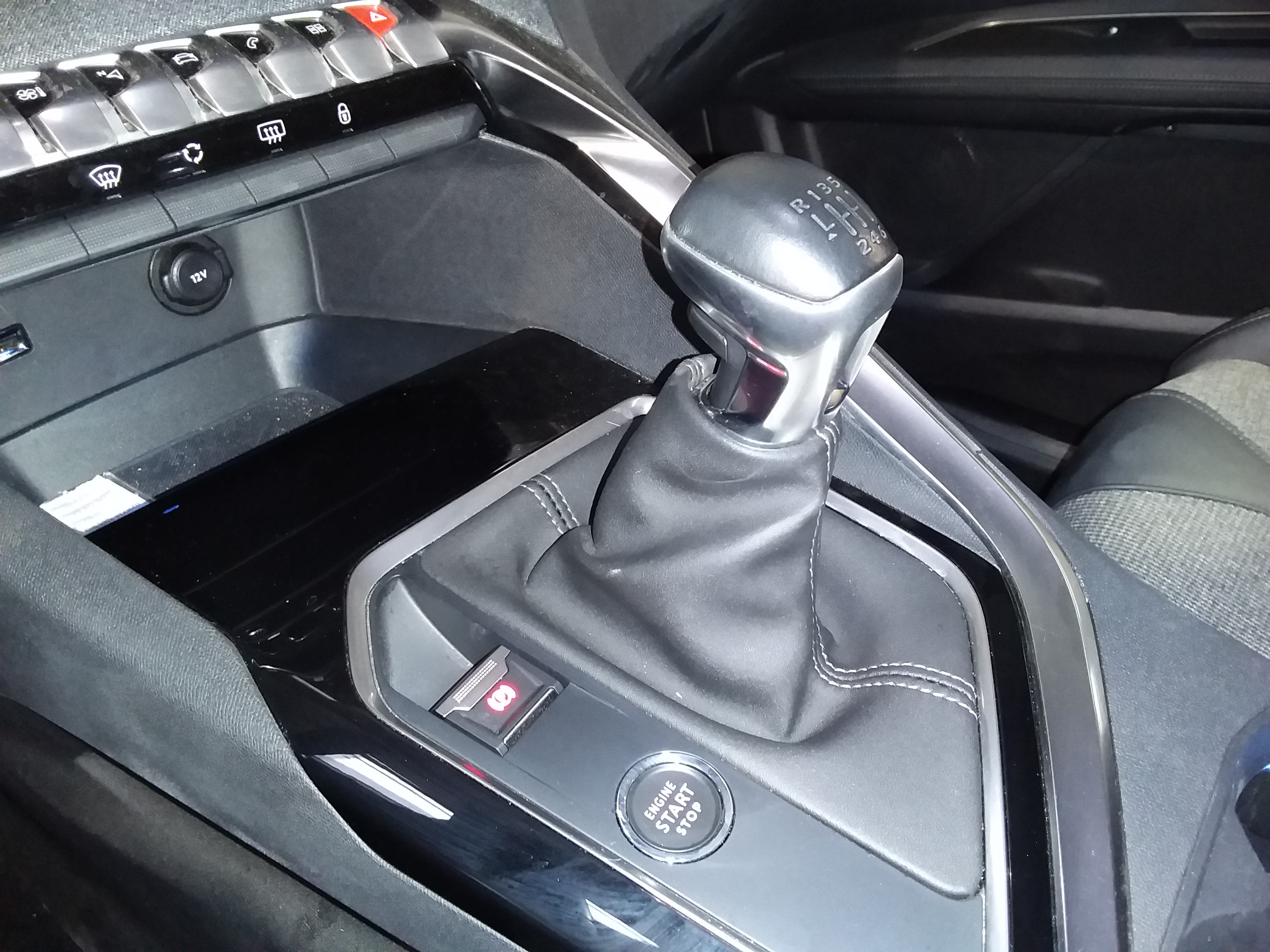 PEUGEOT 3008 BUSINESS