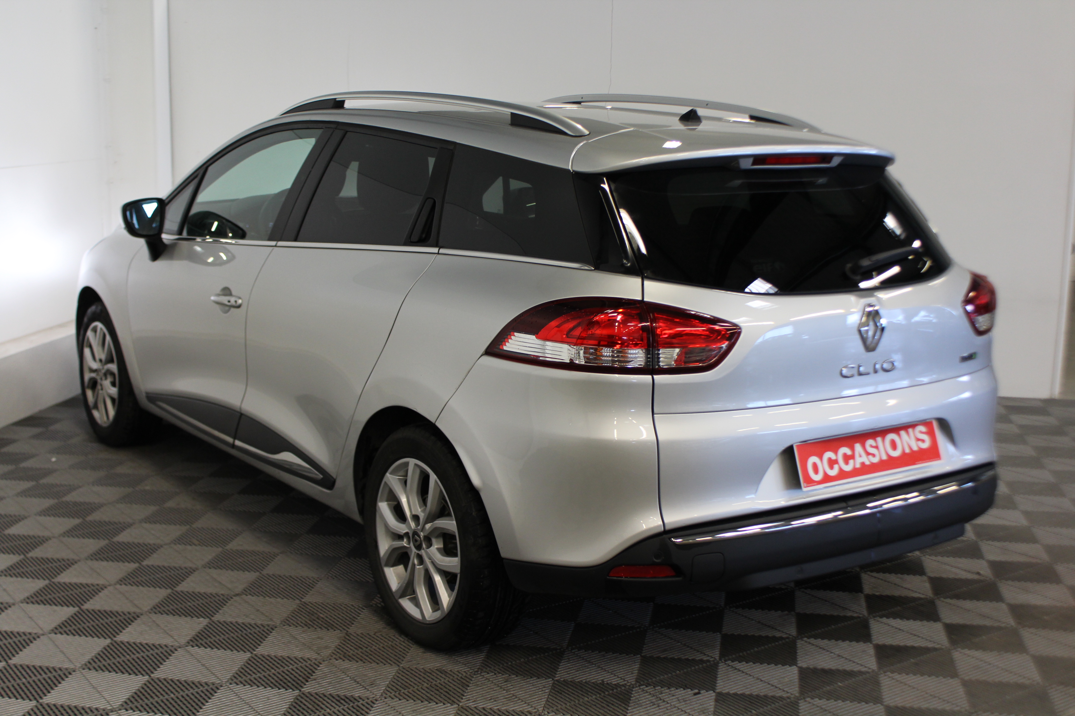 RENAULT CLIO IV ESTATE de 2017 Olivet Massoutre VO