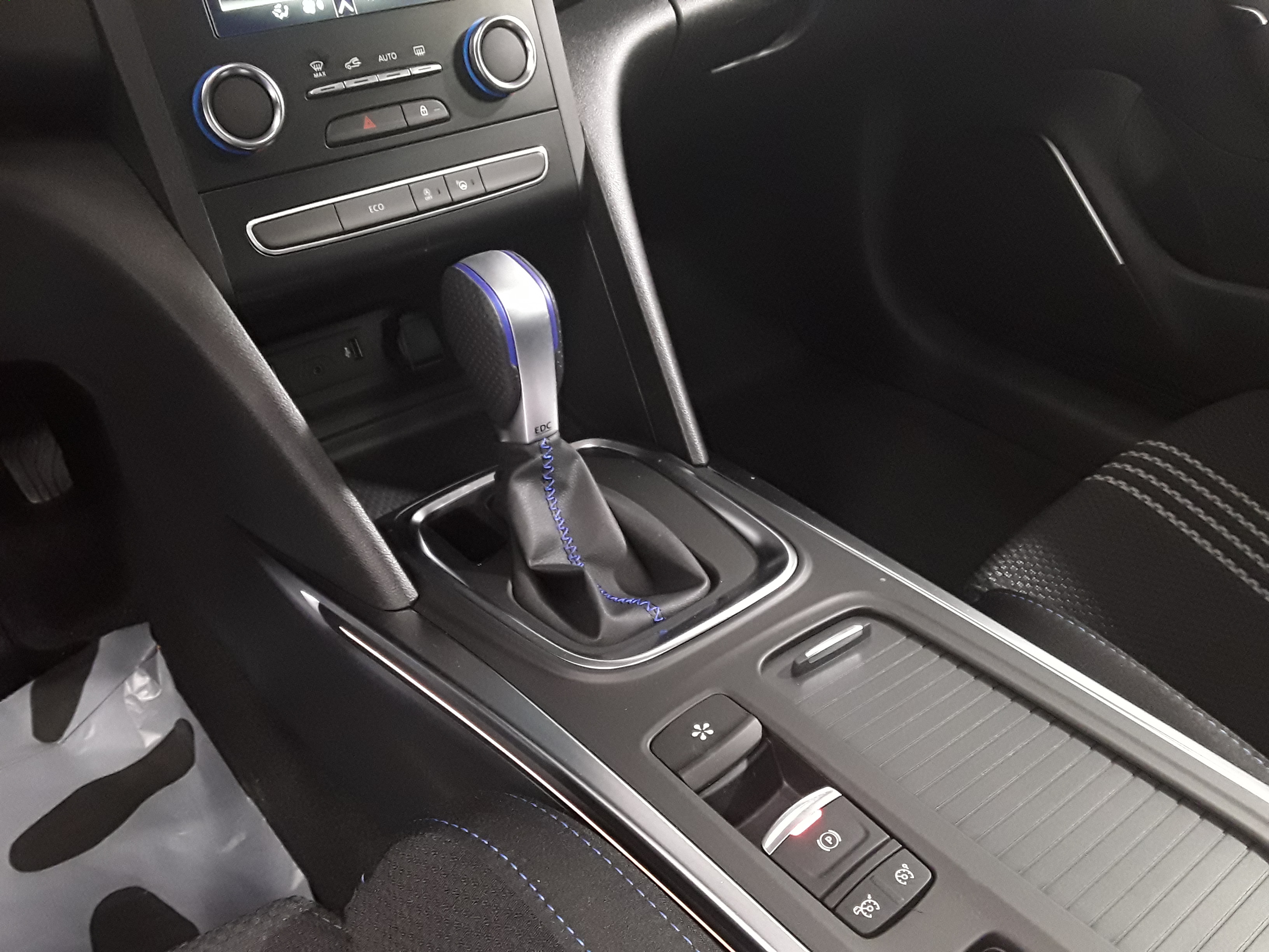 RENAULT MEGANE IV BERLINE