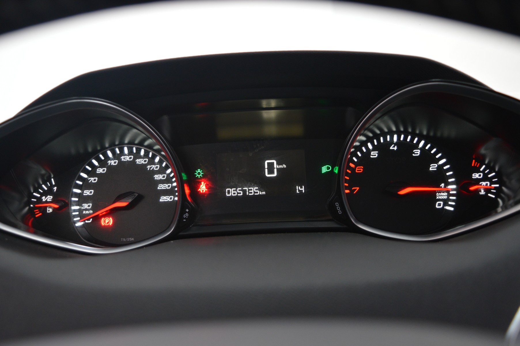 Peugeot 308 салон