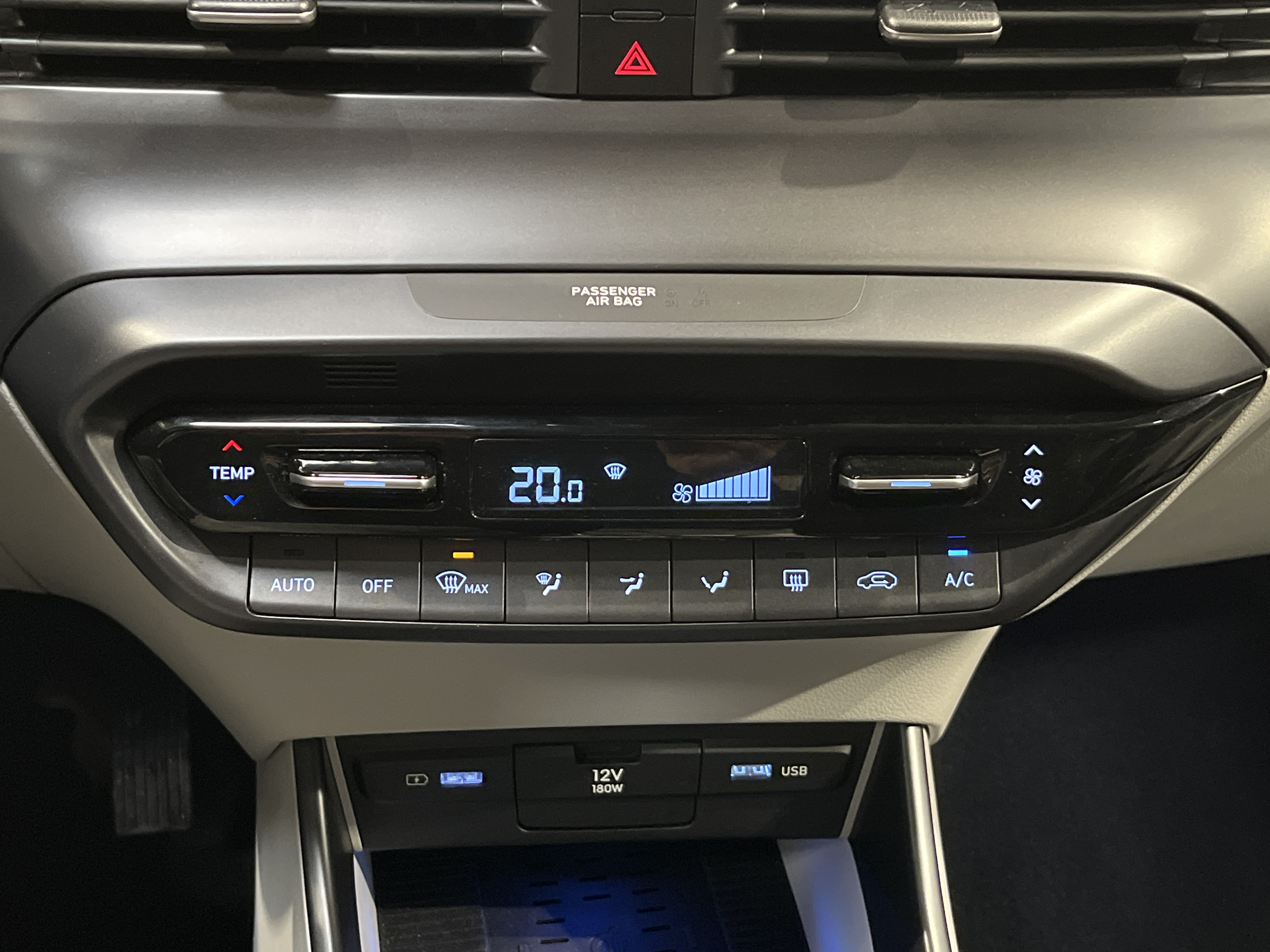 Photo 17 du véhicule HYUNDAI i20