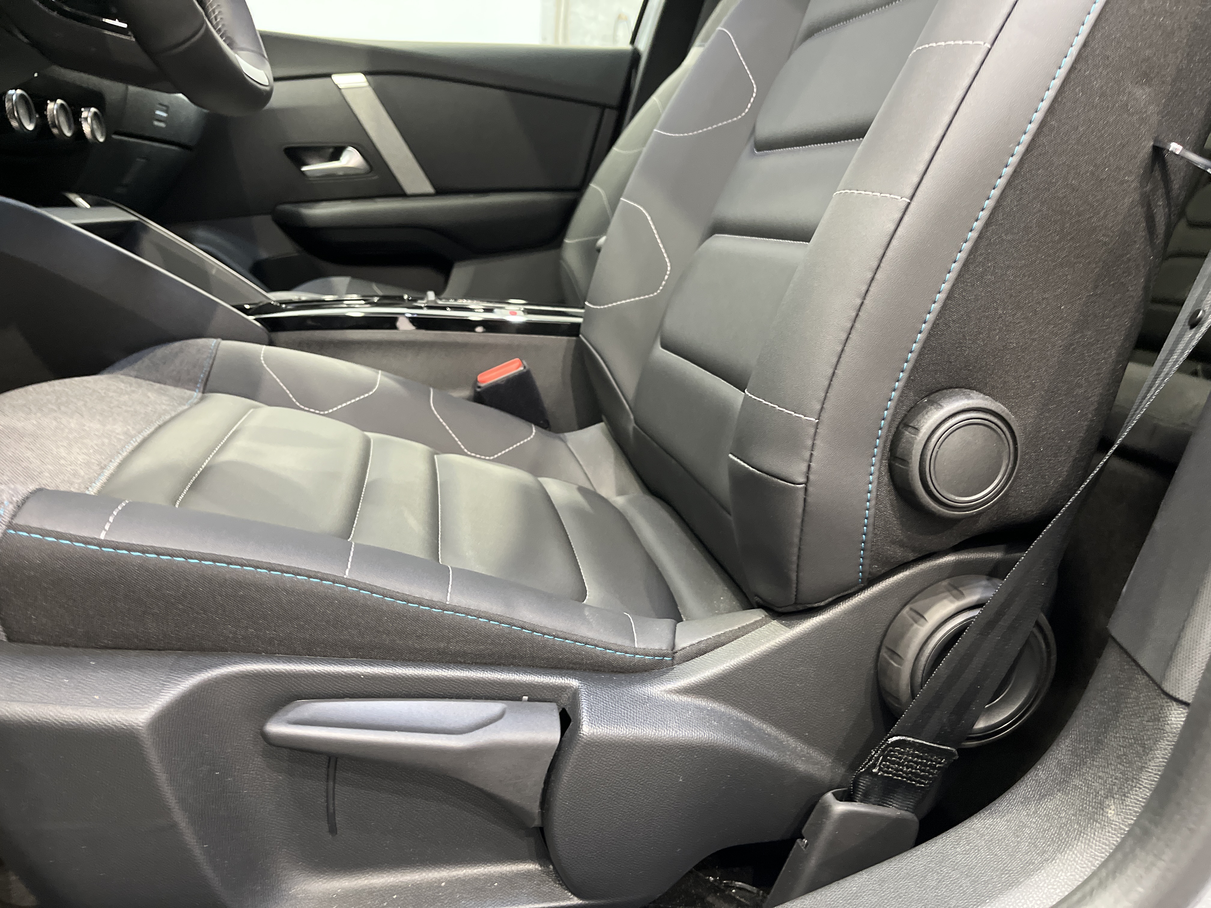 Photo 38 du véhicule CITROEN C4 X