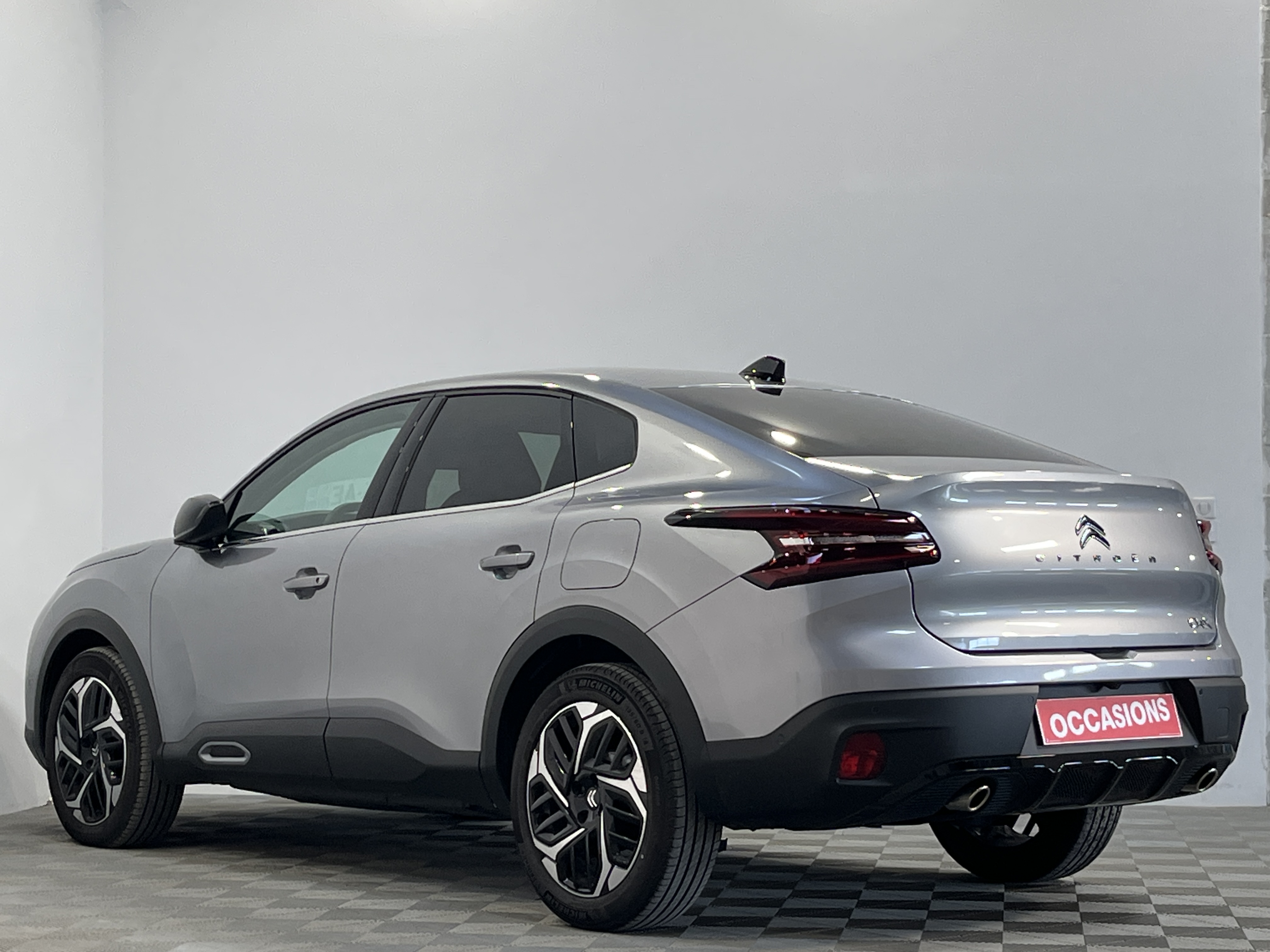 Photo 4 du véhicule CITROEN C4 X