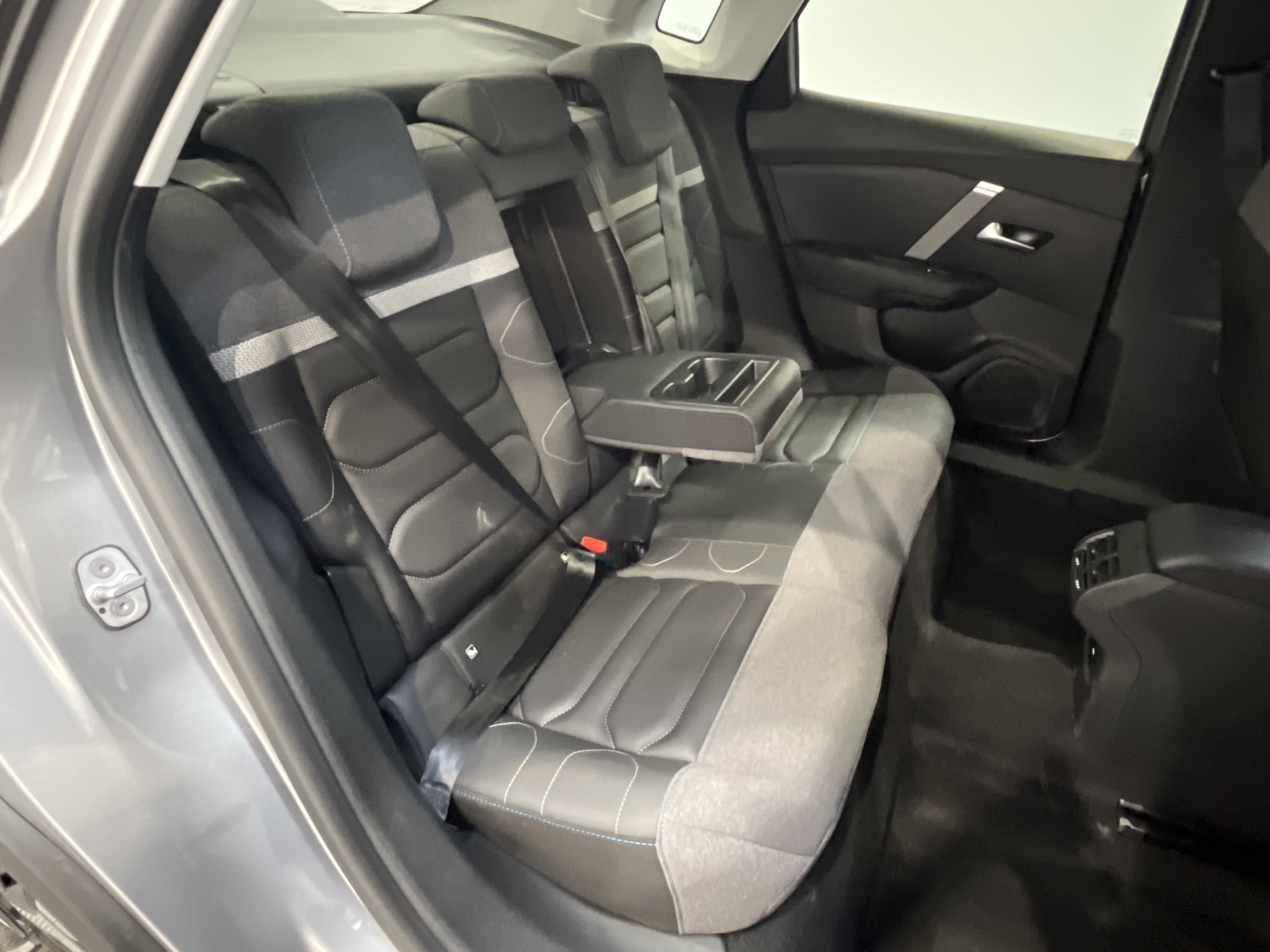 Photo 42 du véhicule CITROEN C4 X