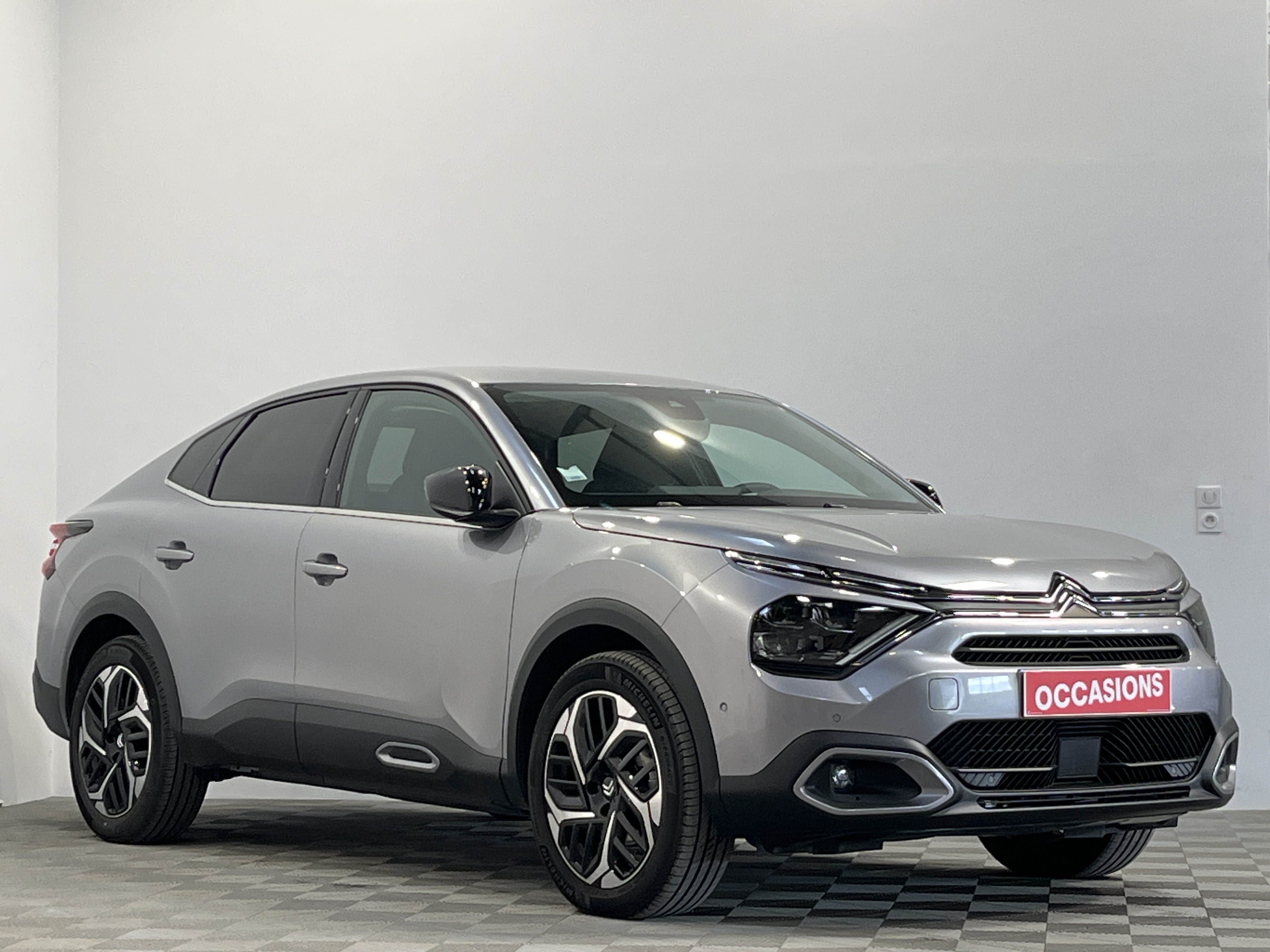 Photo 2 du véhicule CITROEN C4 X