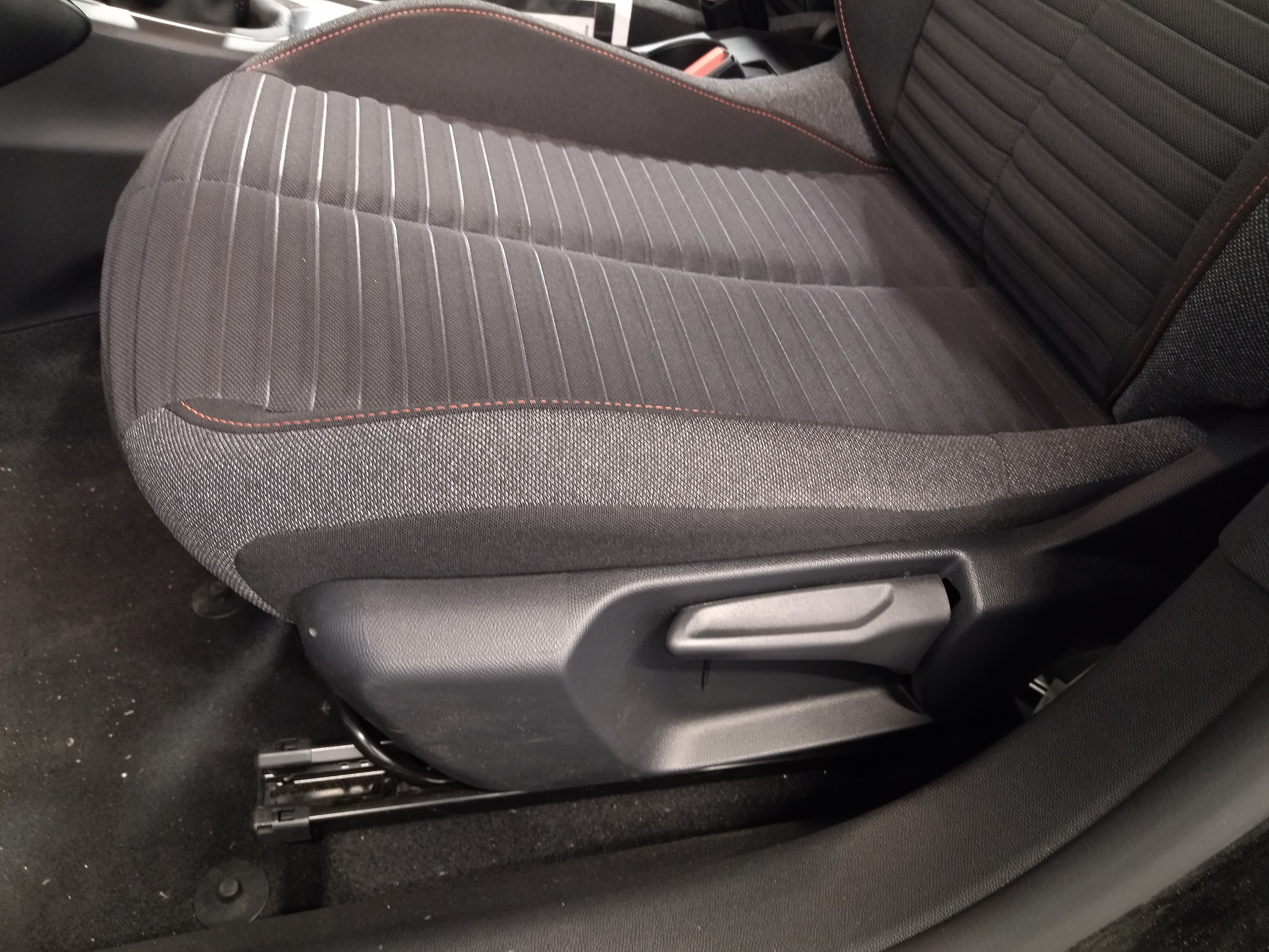 Photo 25 du véhicule PEUGEOT 208