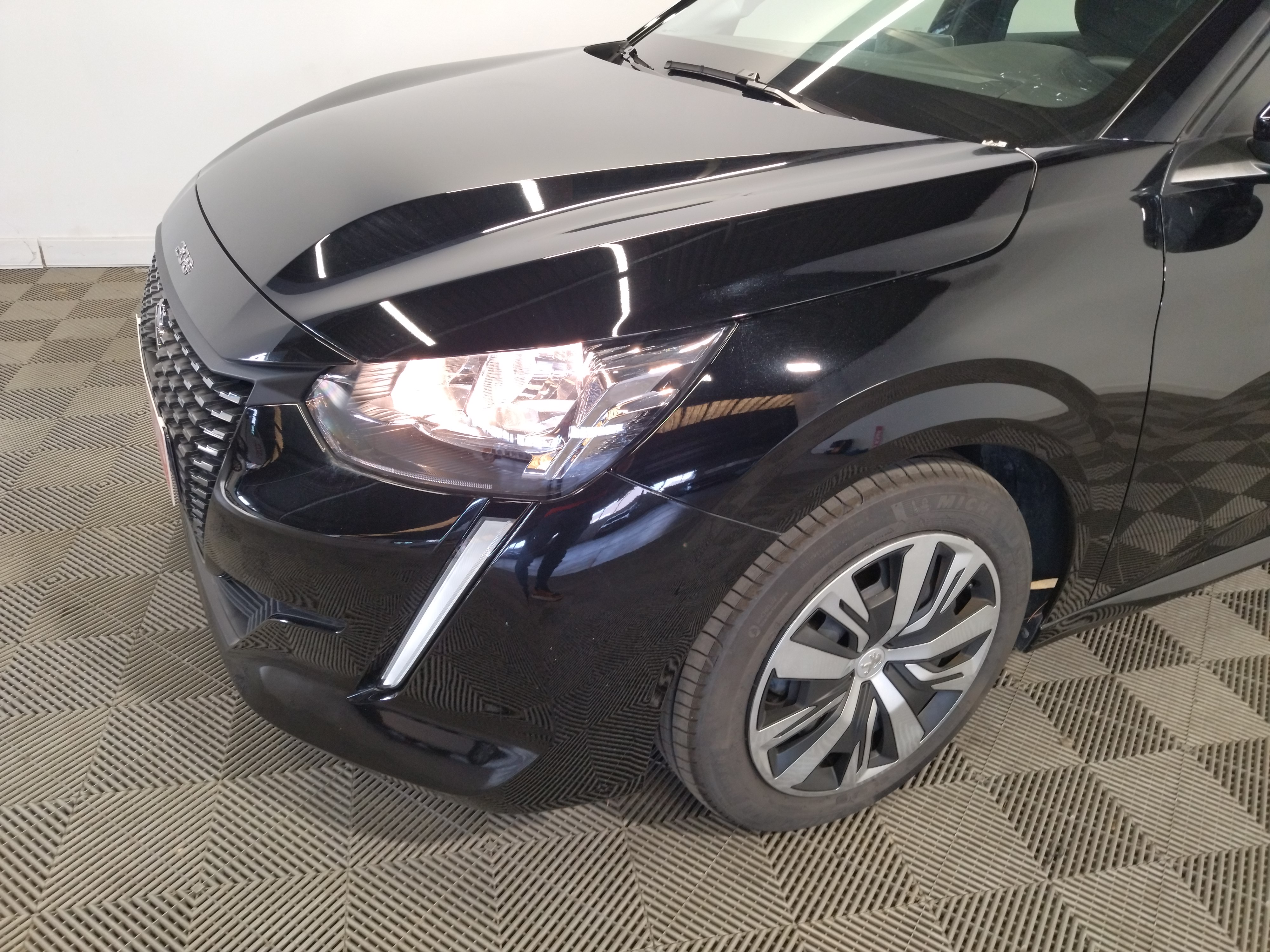 Photo 3 du véhicule PEUGEOT 208