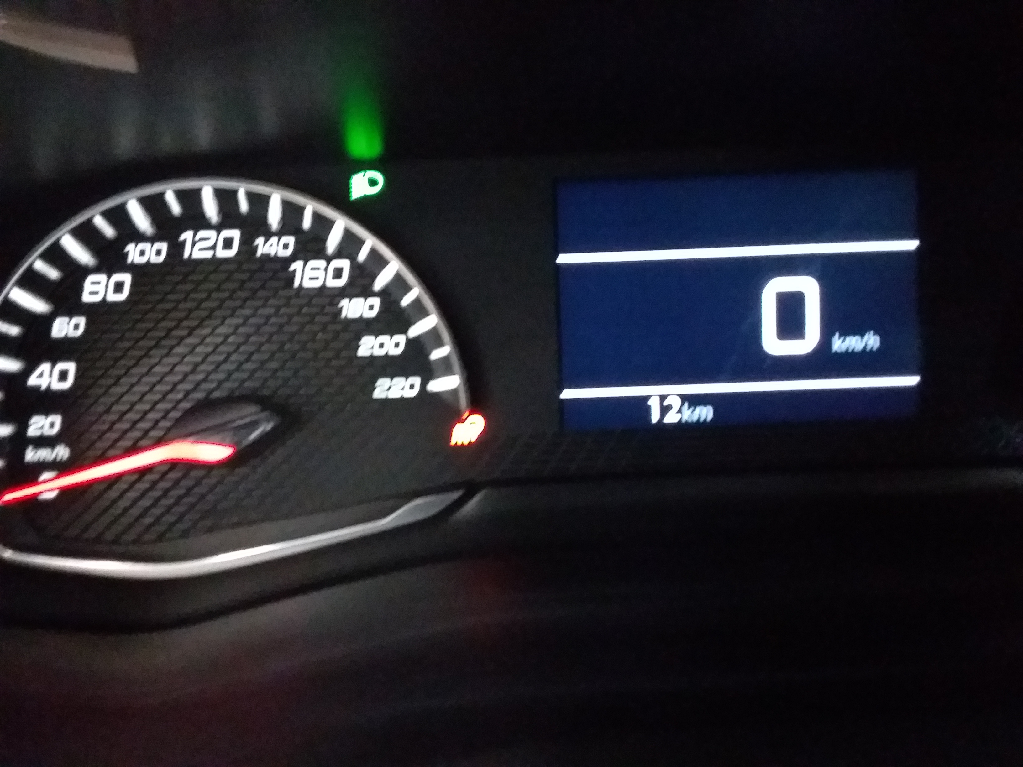 Photo 12 du véhicule PEUGEOT 2008