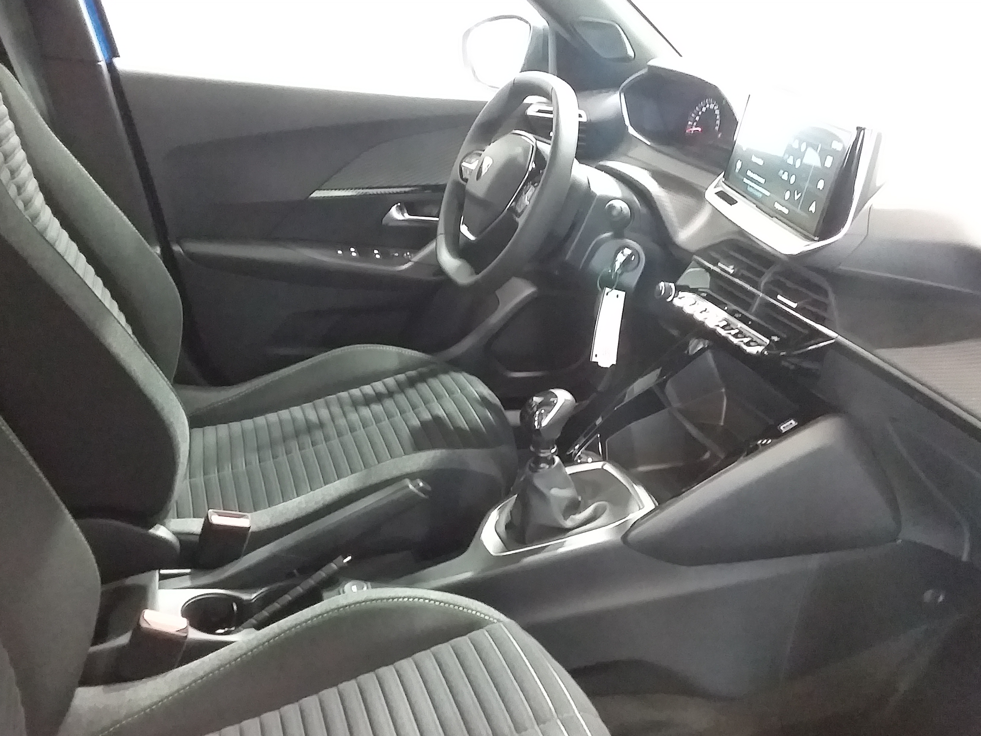Photo 7 du véhicule PEUGEOT 2008