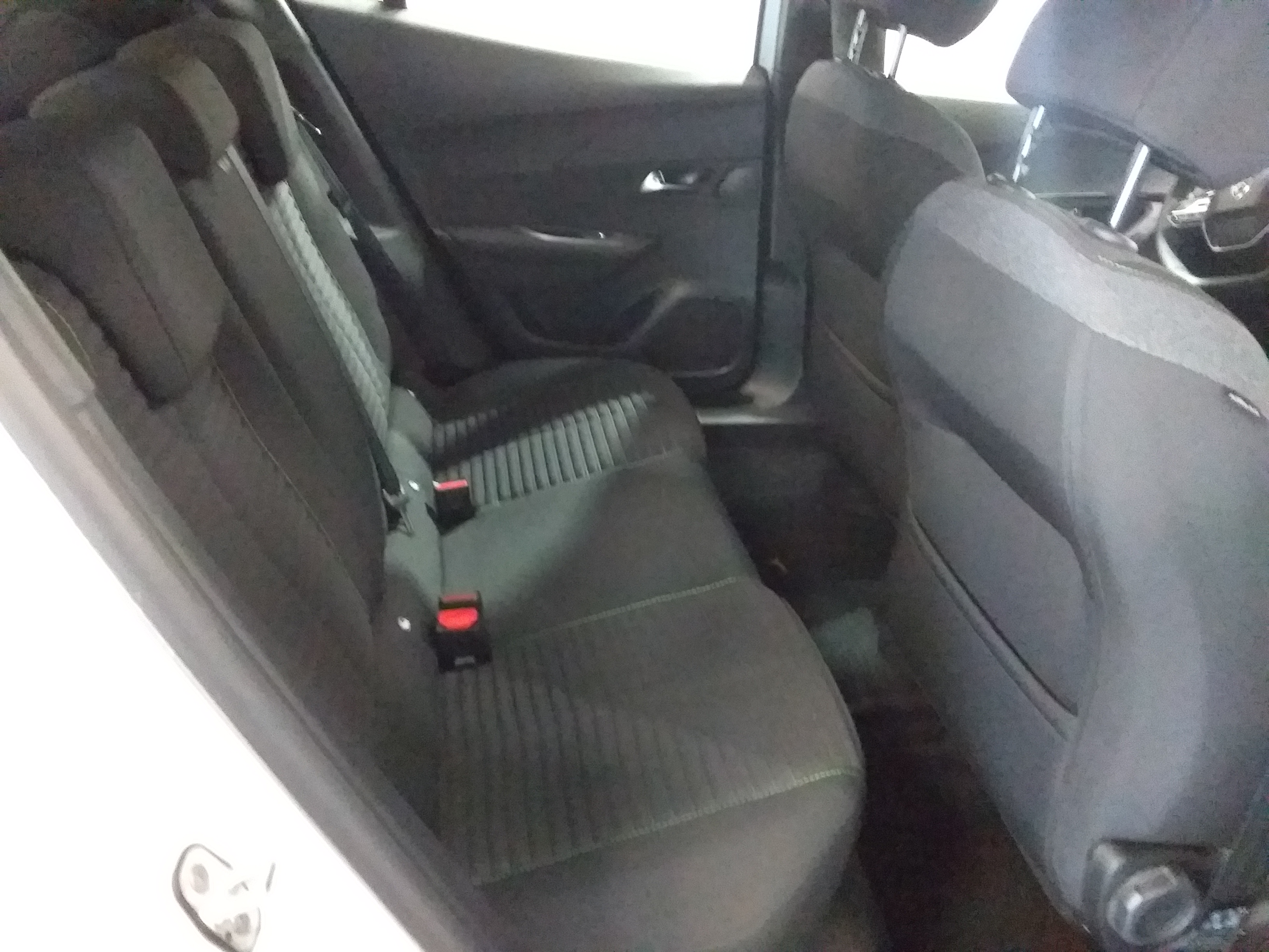 Photo 18 du véhicule PEUGEOT 2008