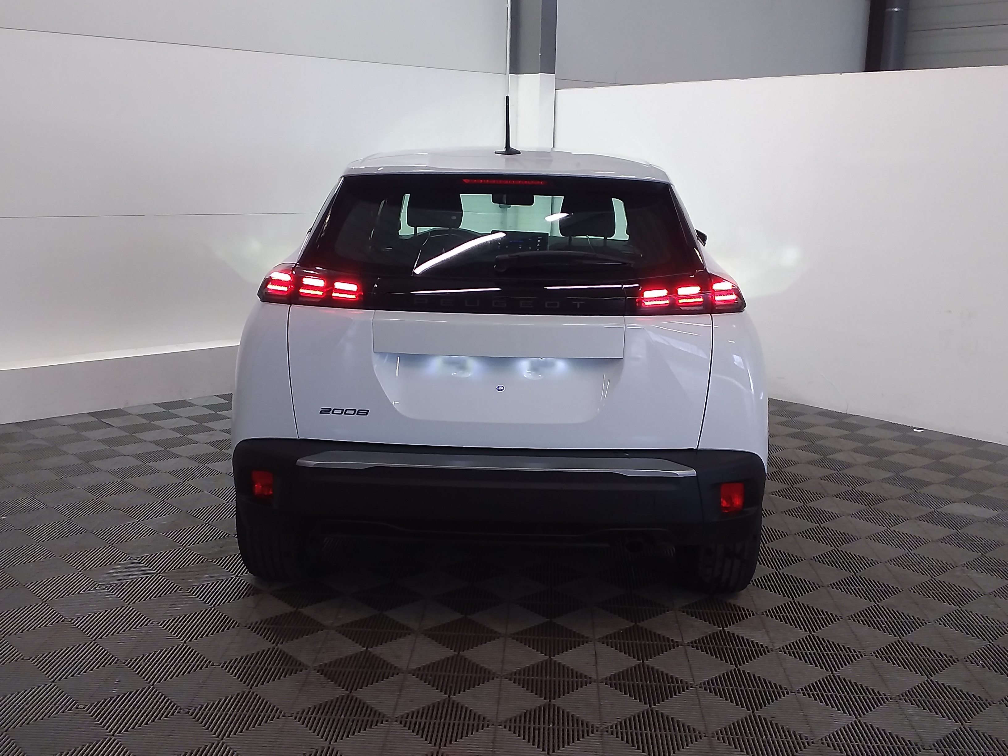 Photo 5 du véhicule PEUGEOT 2008