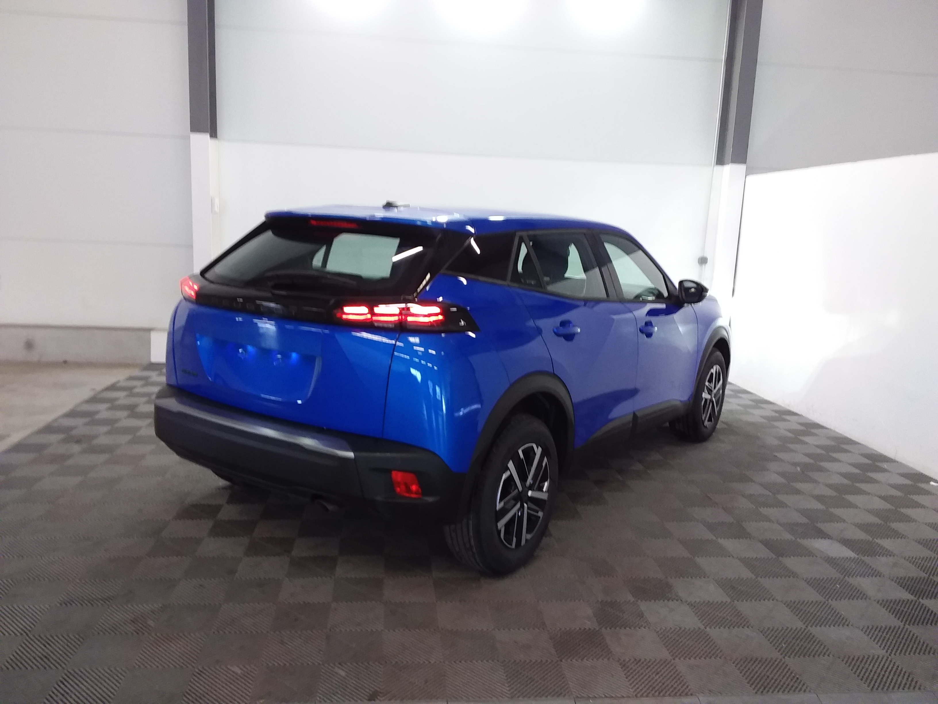 Photo 4 du véhicule PEUGEOT 2008