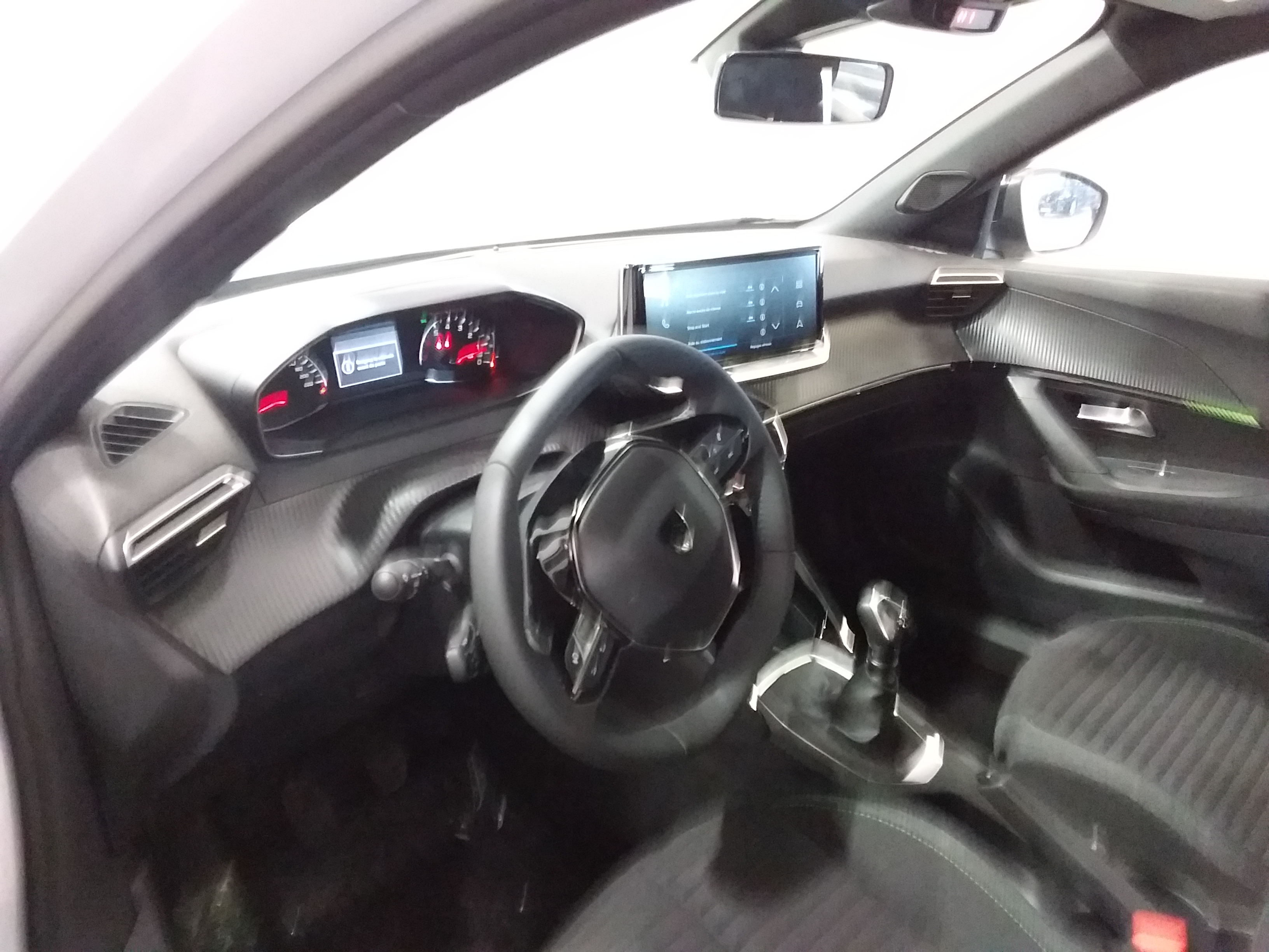 Photo 19 du véhicule PEUGEOT 2008