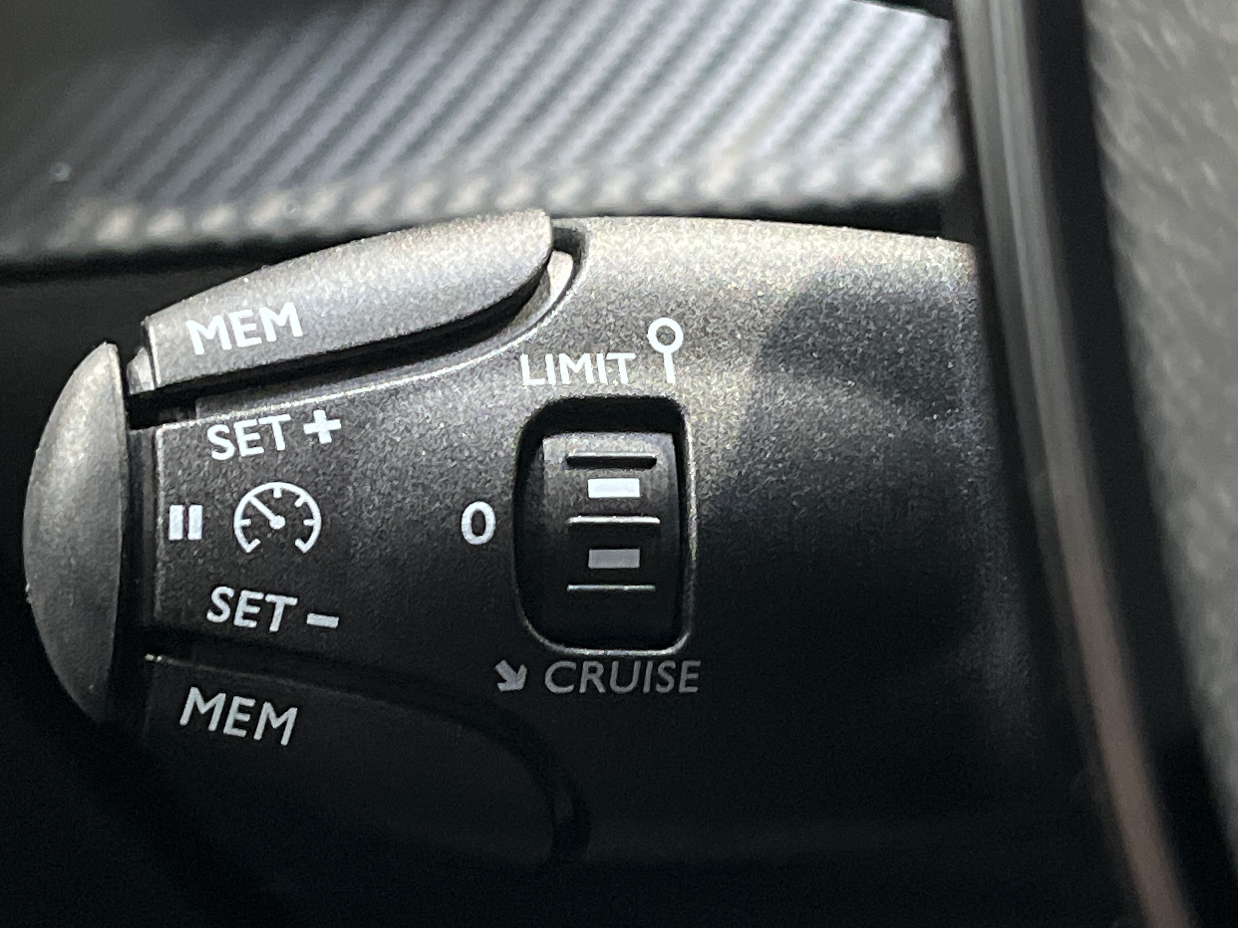 Photo 30 du véhicule PEUGEOT 2008