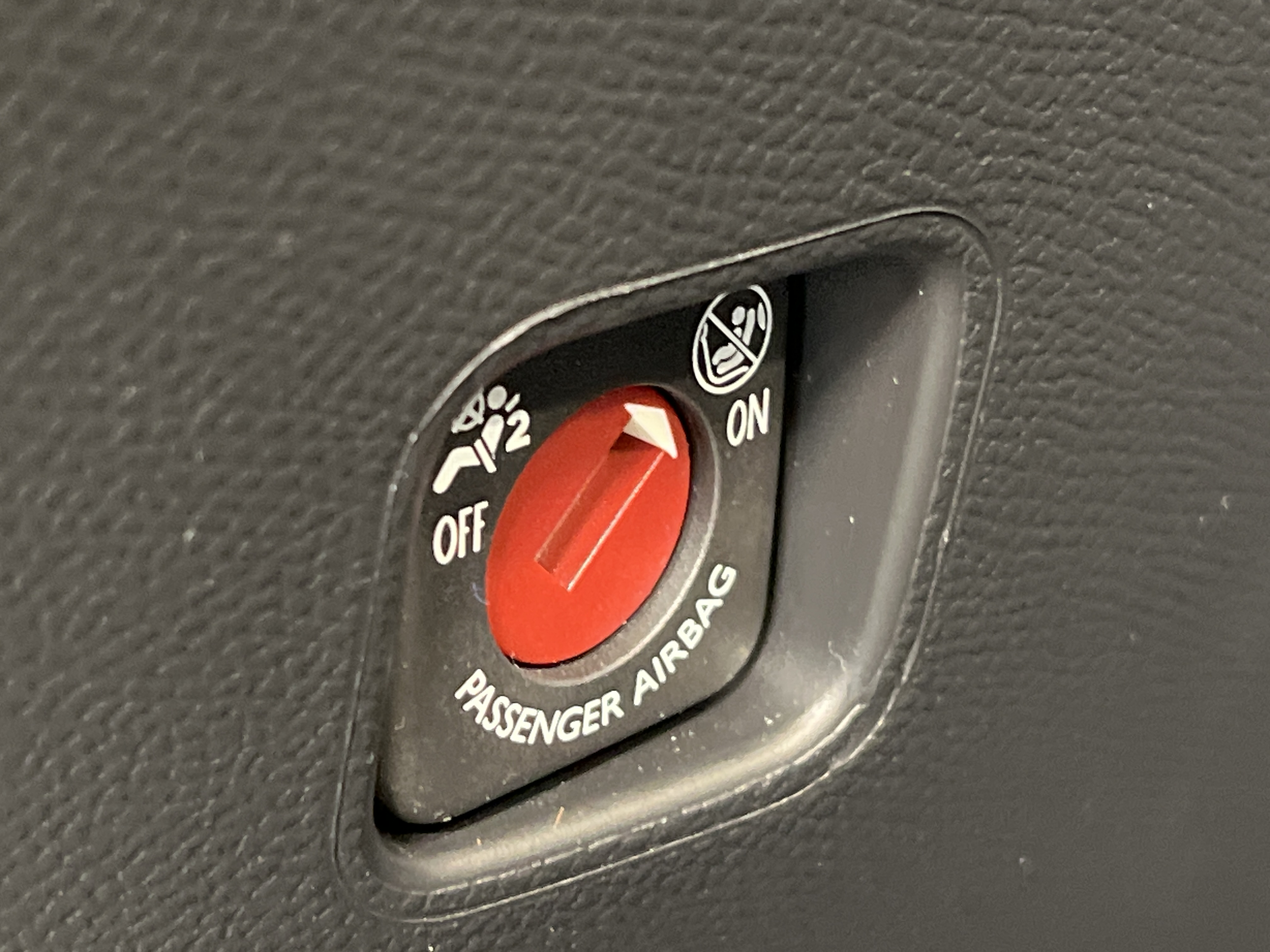 Photo 47 du véhicule PEUGEOT 208