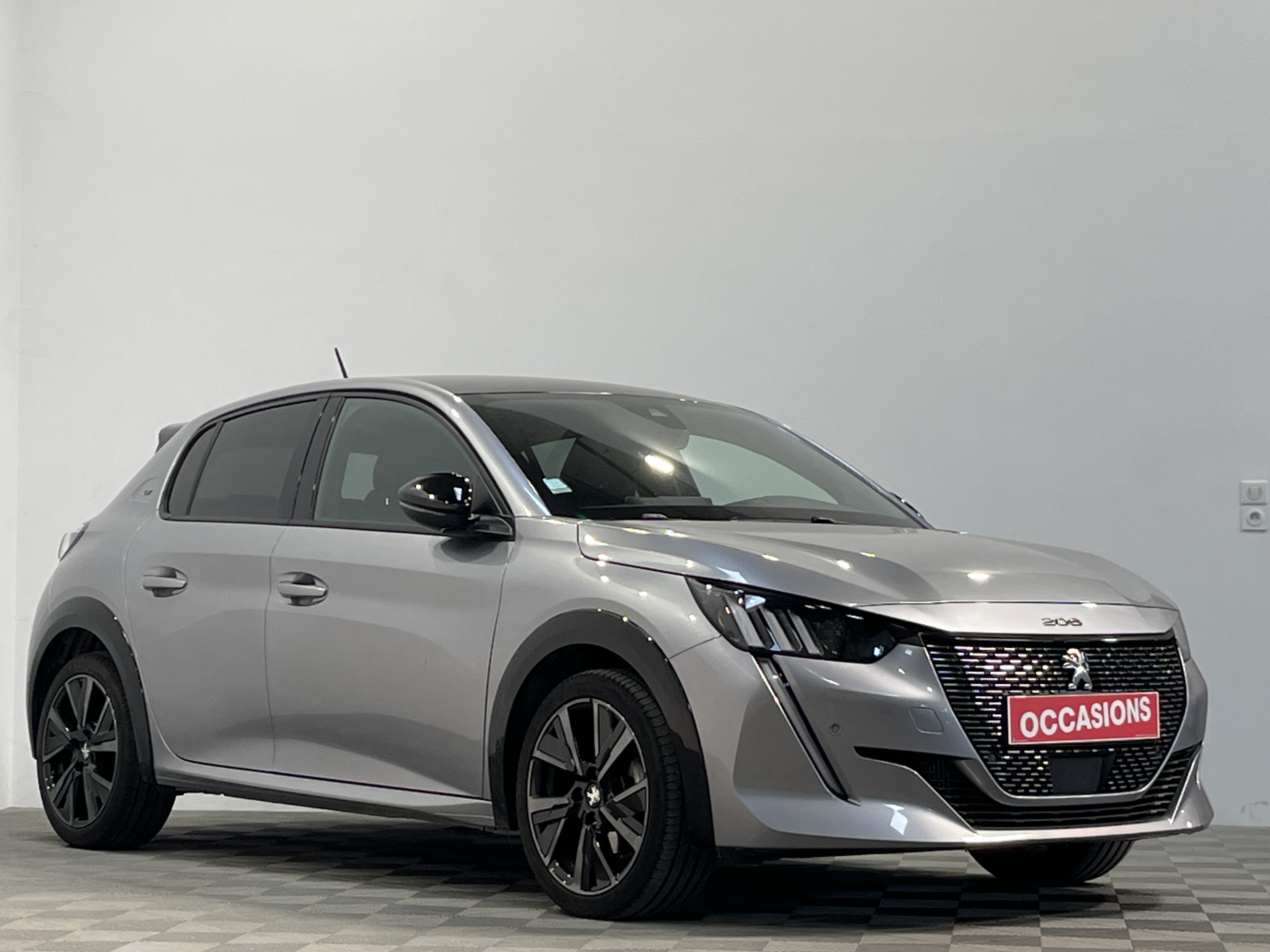 Photo 2 du véhicule PEUGEOT 208