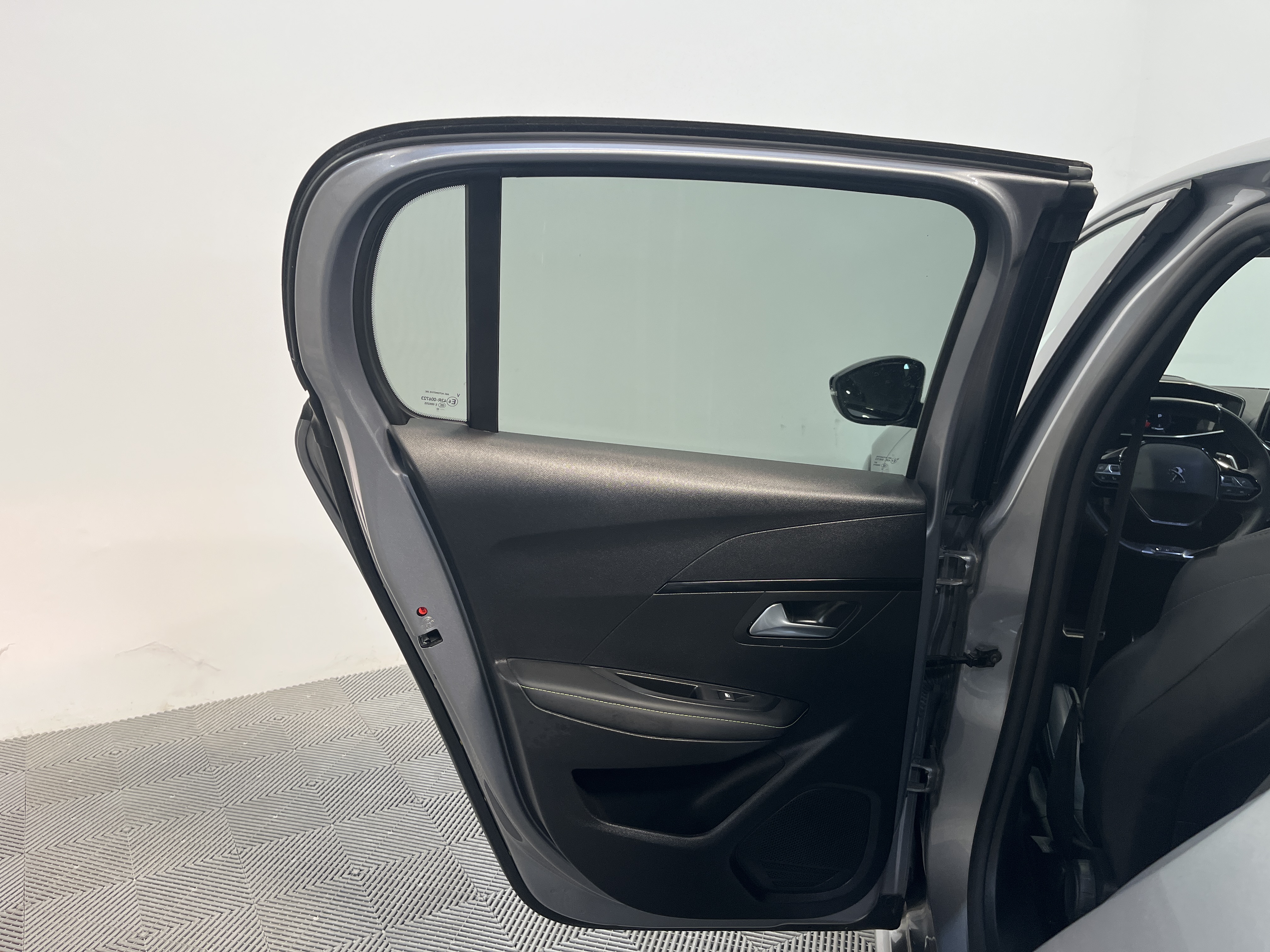 Photo 40 du véhicule PEUGEOT 208