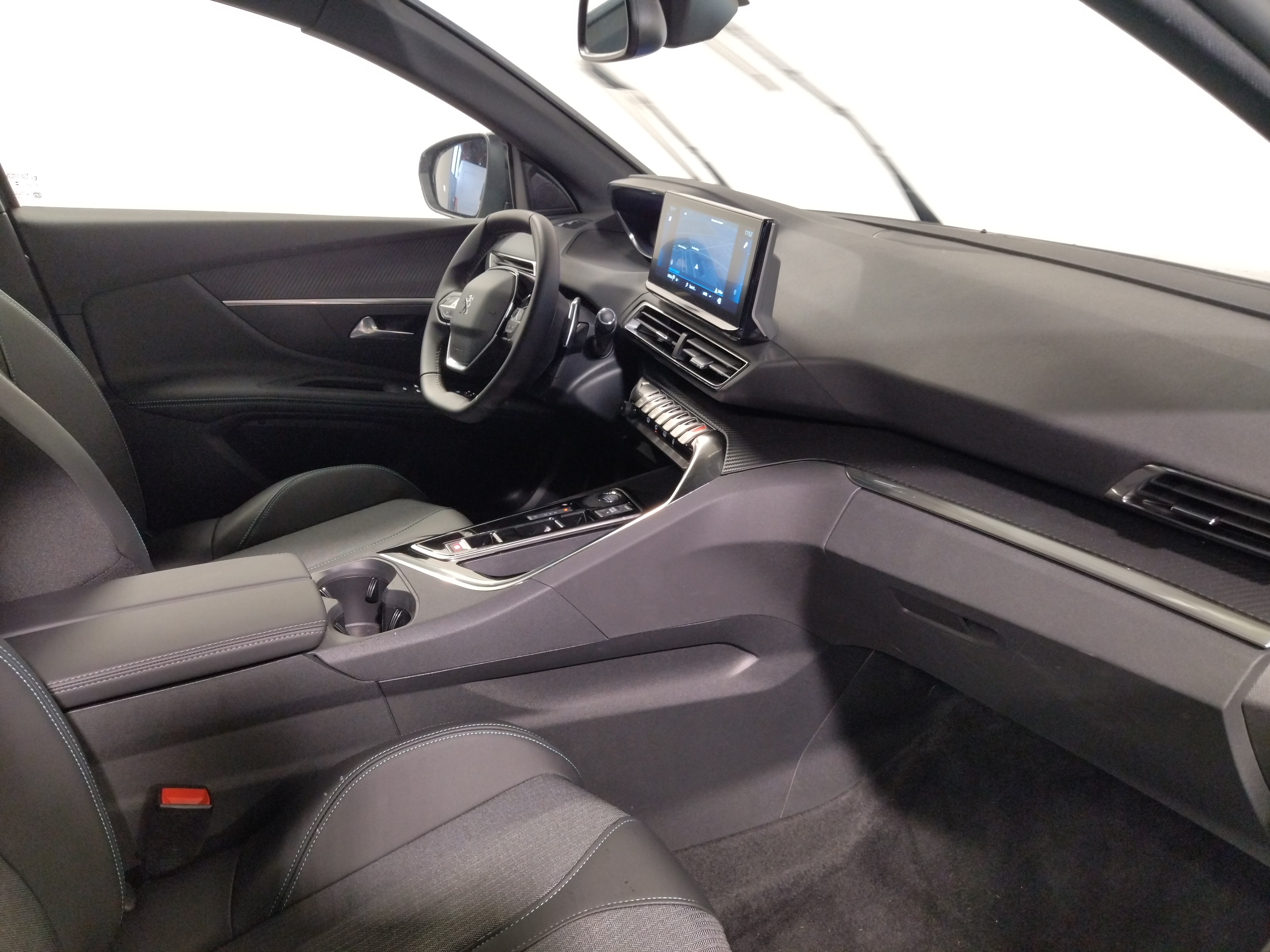 Photo 8 du véhicule PEUGEOT 3008