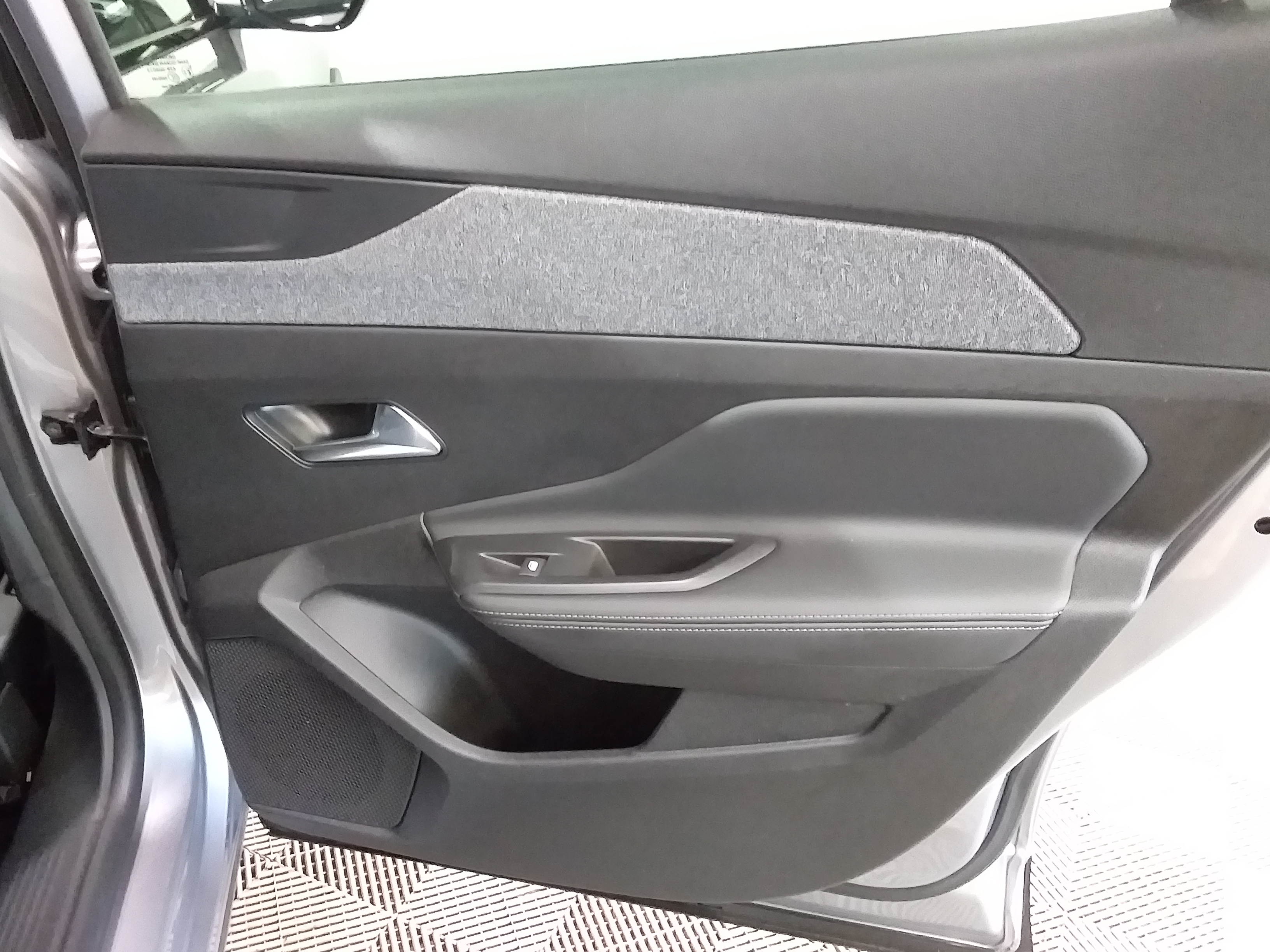 Photo 10 du véhicule PEUGEOT 408