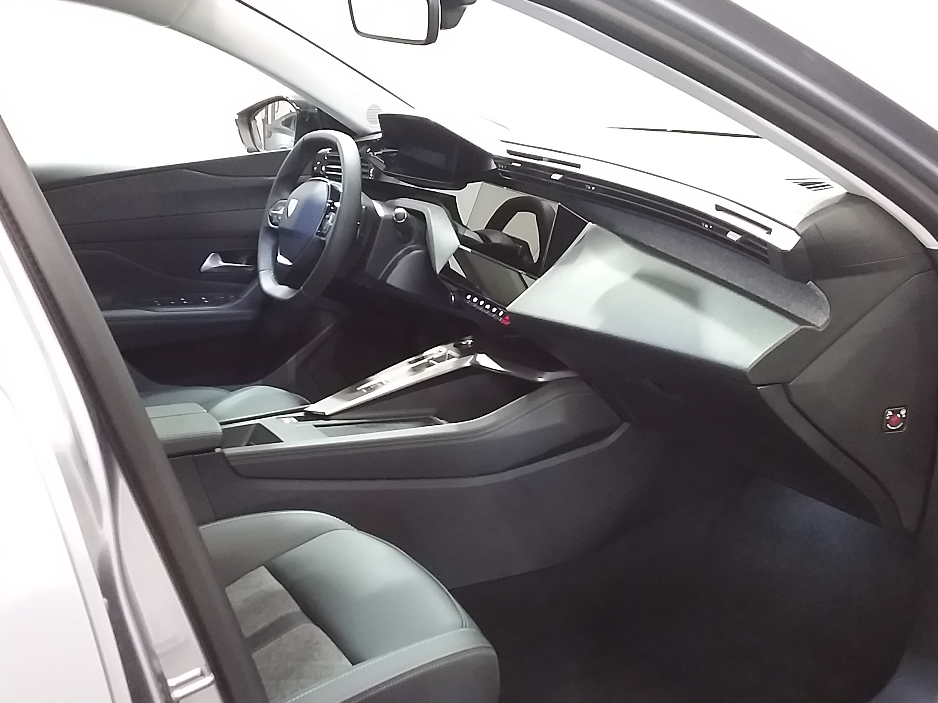 Photo 7 du véhicule PEUGEOT 408