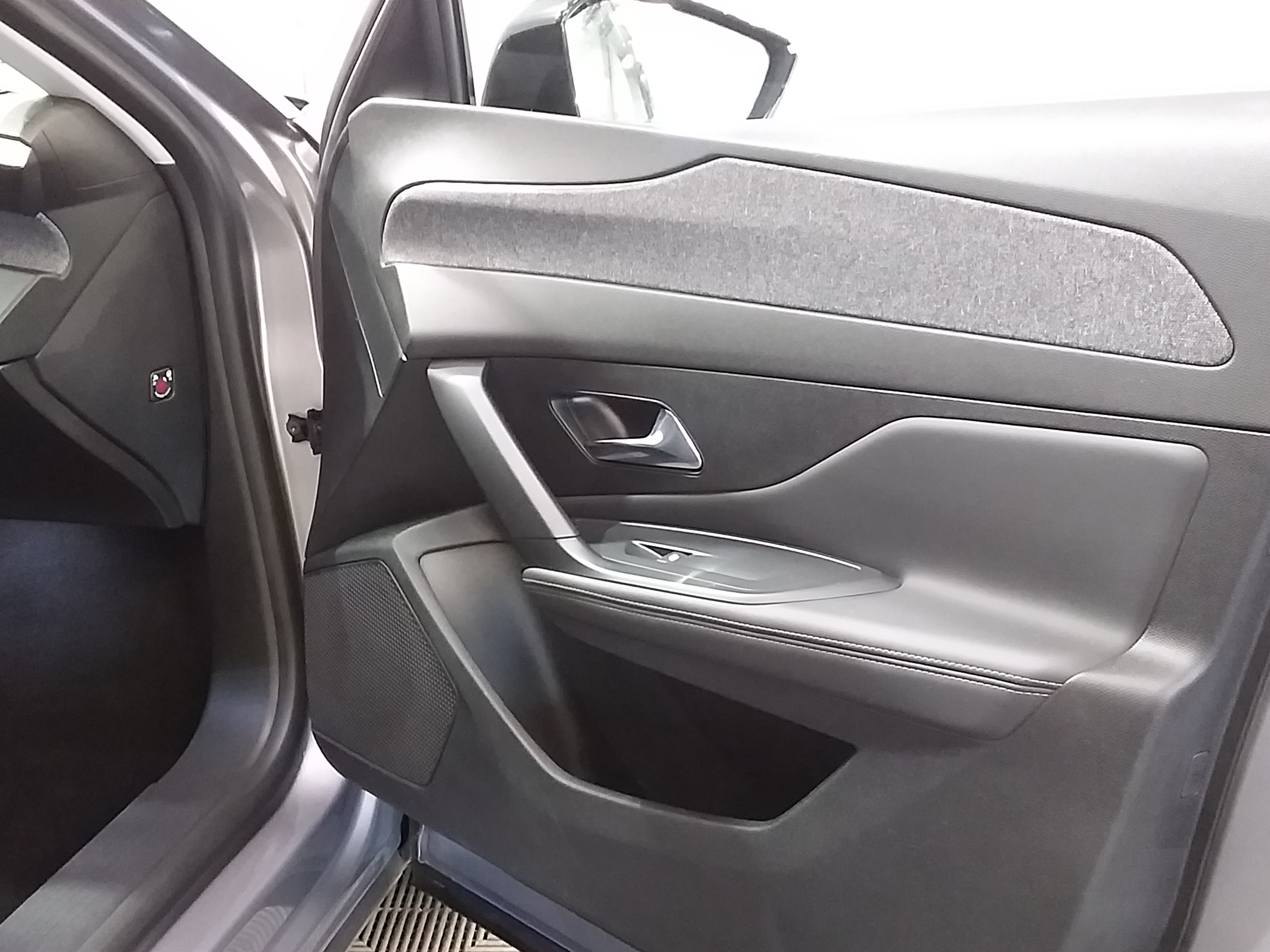 Photo 8 du véhicule PEUGEOT 408