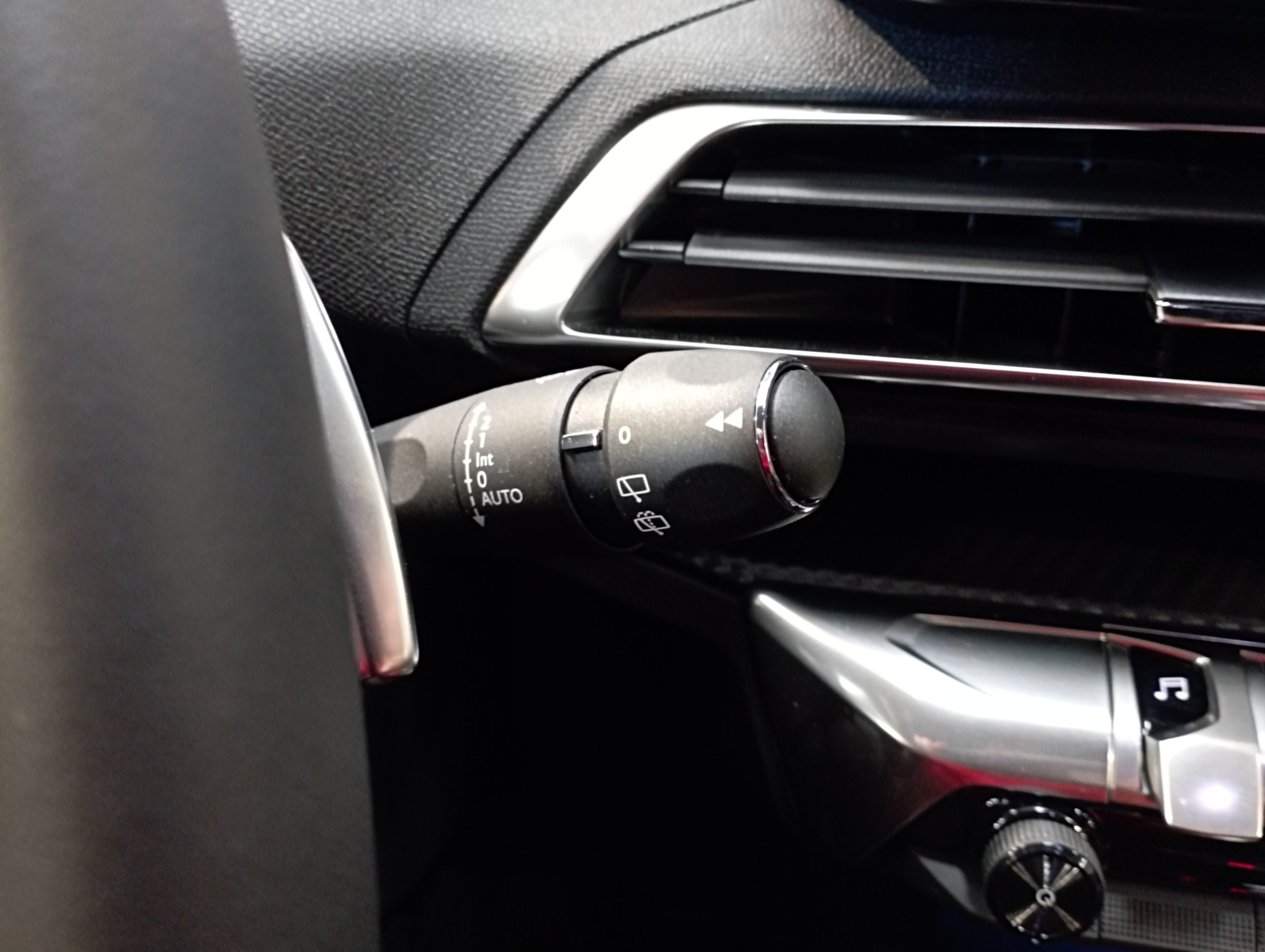 Photo 28 du véhicule PEUGEOT 3008