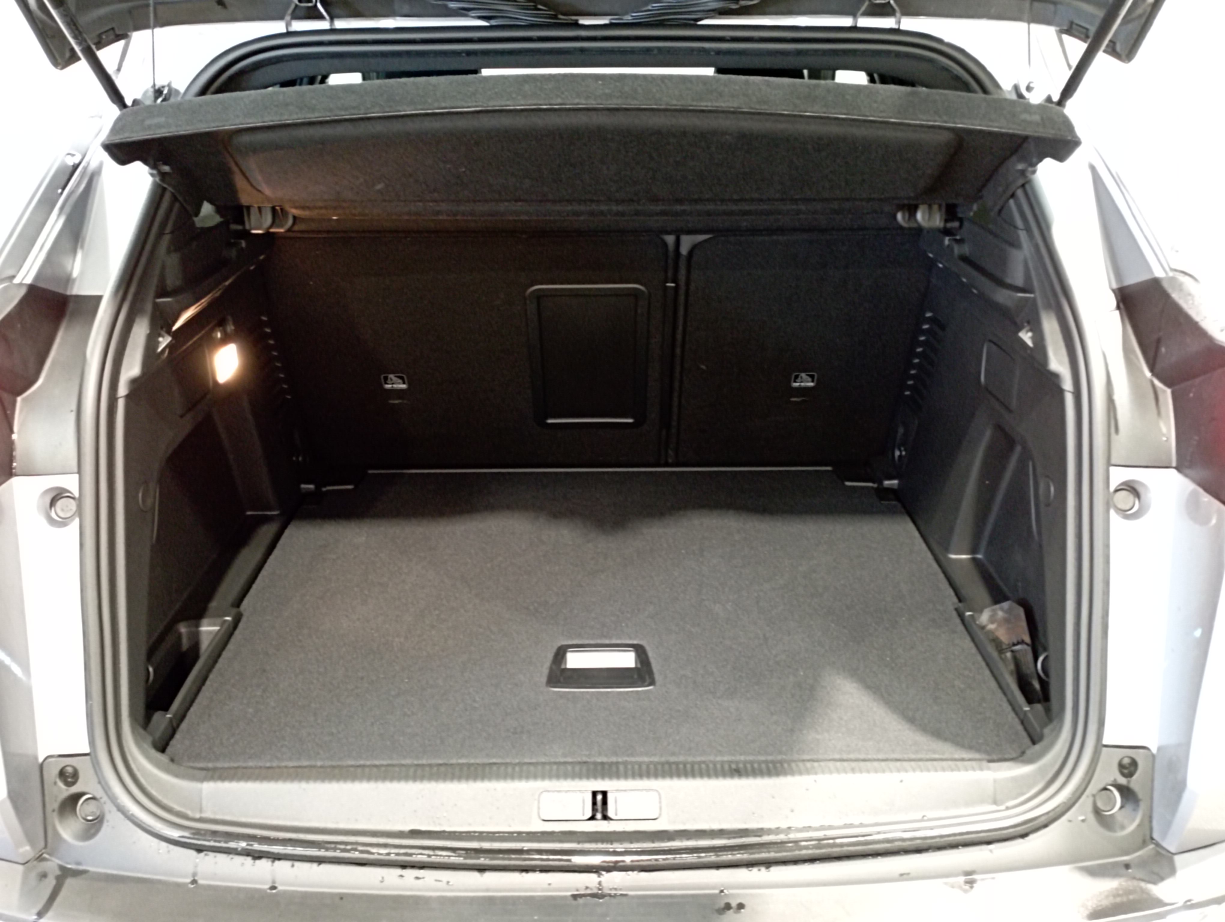 Photo 40 du véhicule PEUGEOT 3008