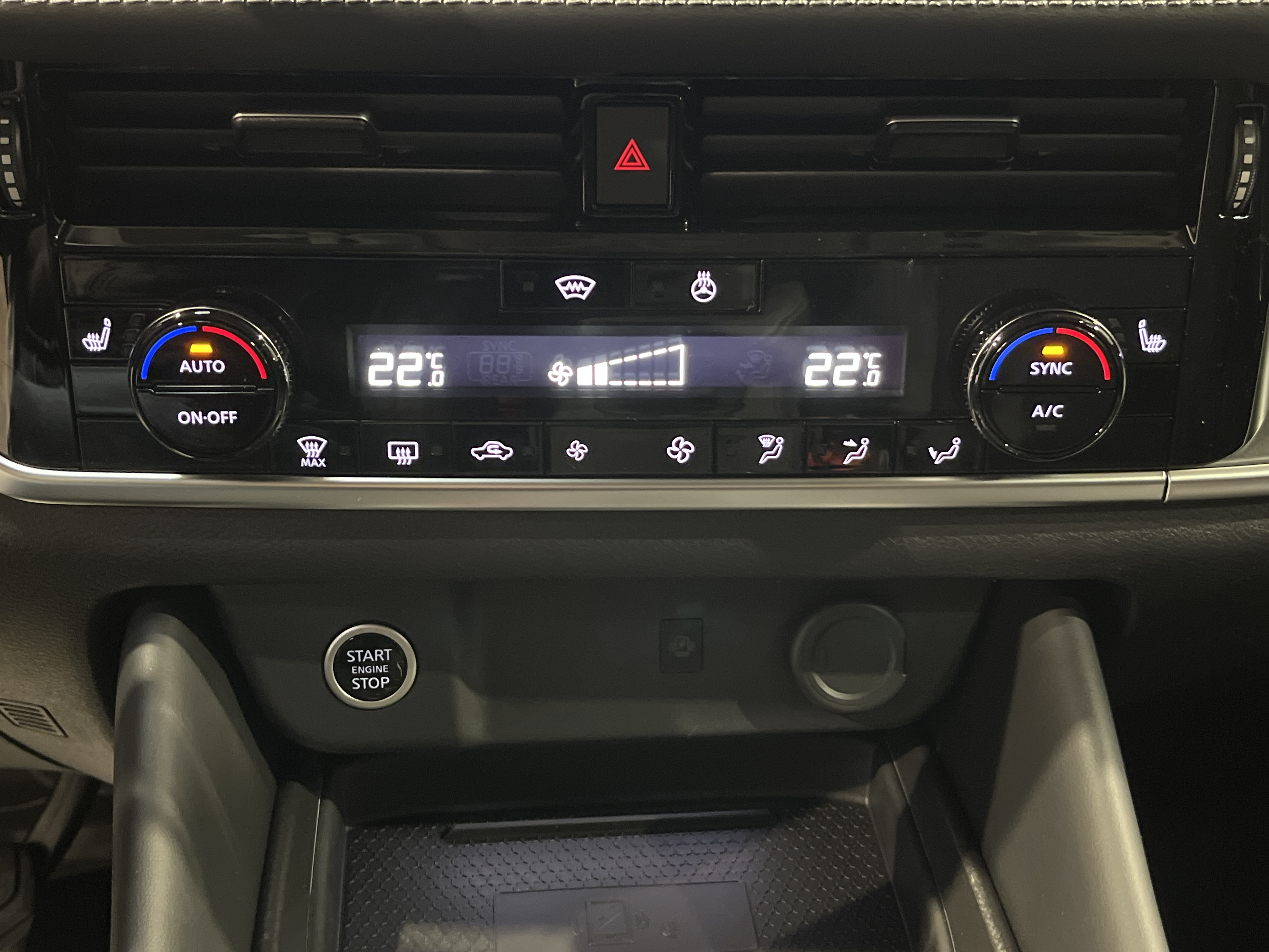 Photo 17 du véhicule NISSAN QASHQAI