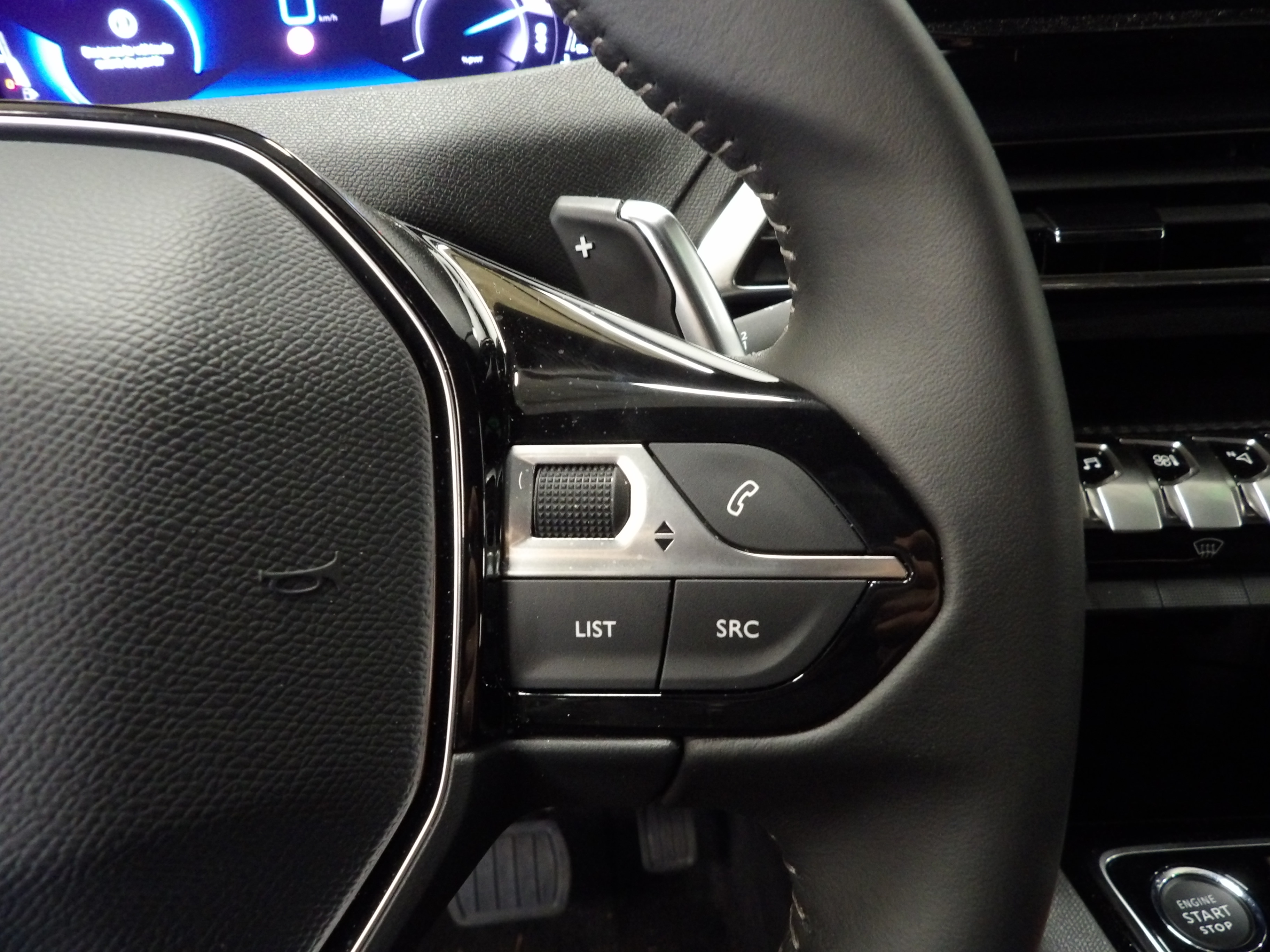 Photo 19 du véhicule PEUGEOT 3008