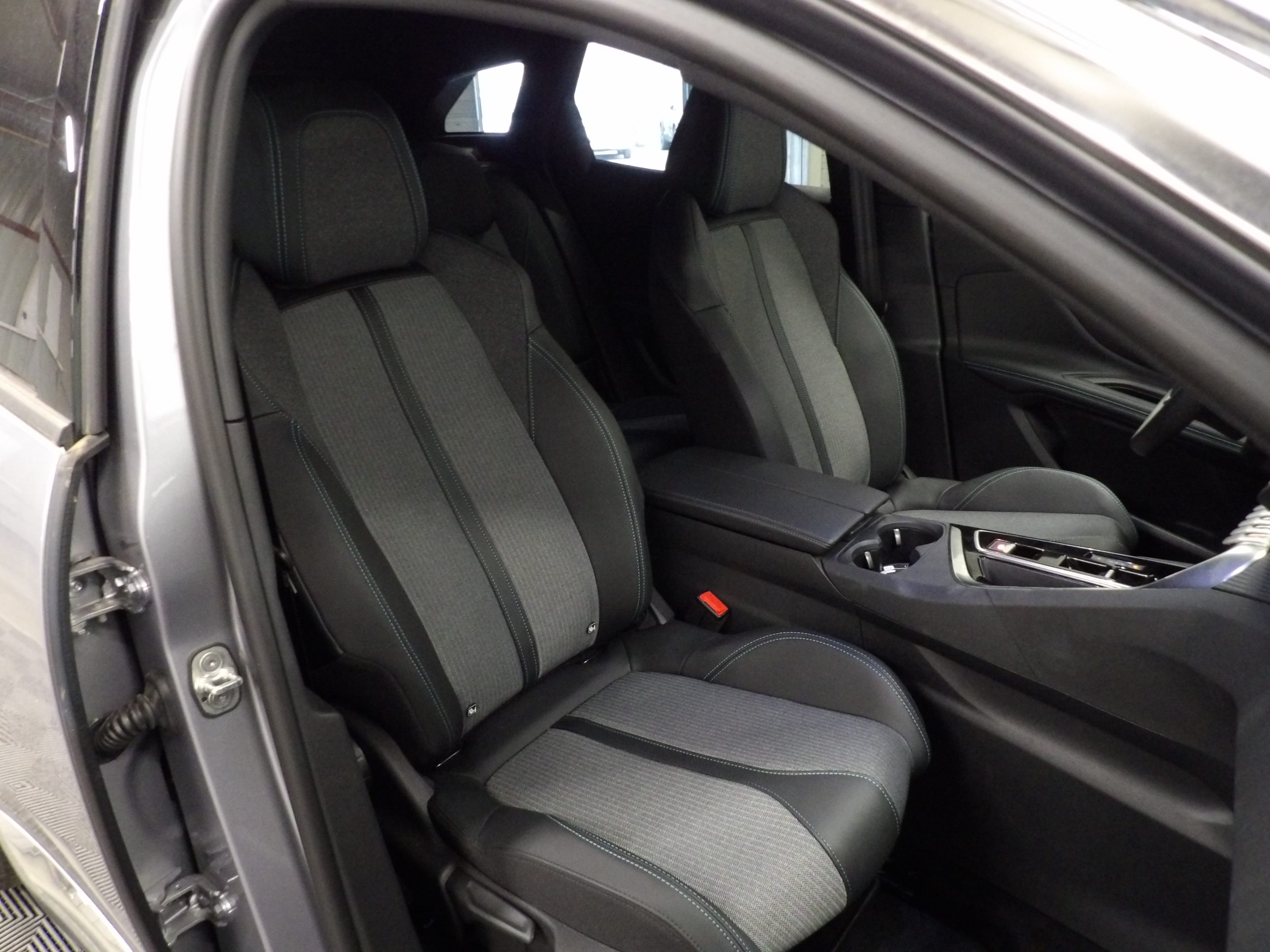 Photo 30 du véhicule PEUGEOT 3008