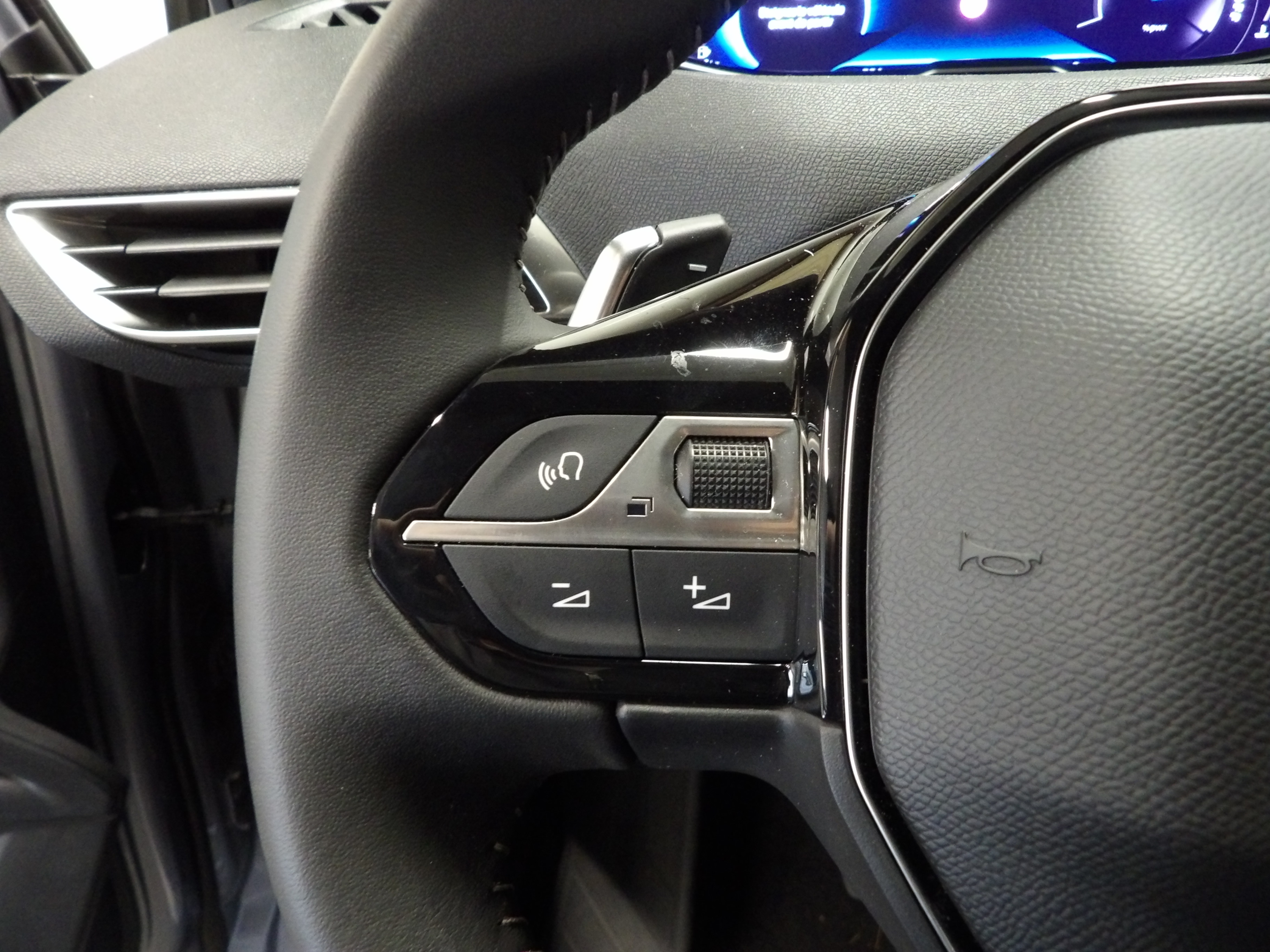 Photo 18 du véhicule PEUGEOT 3008