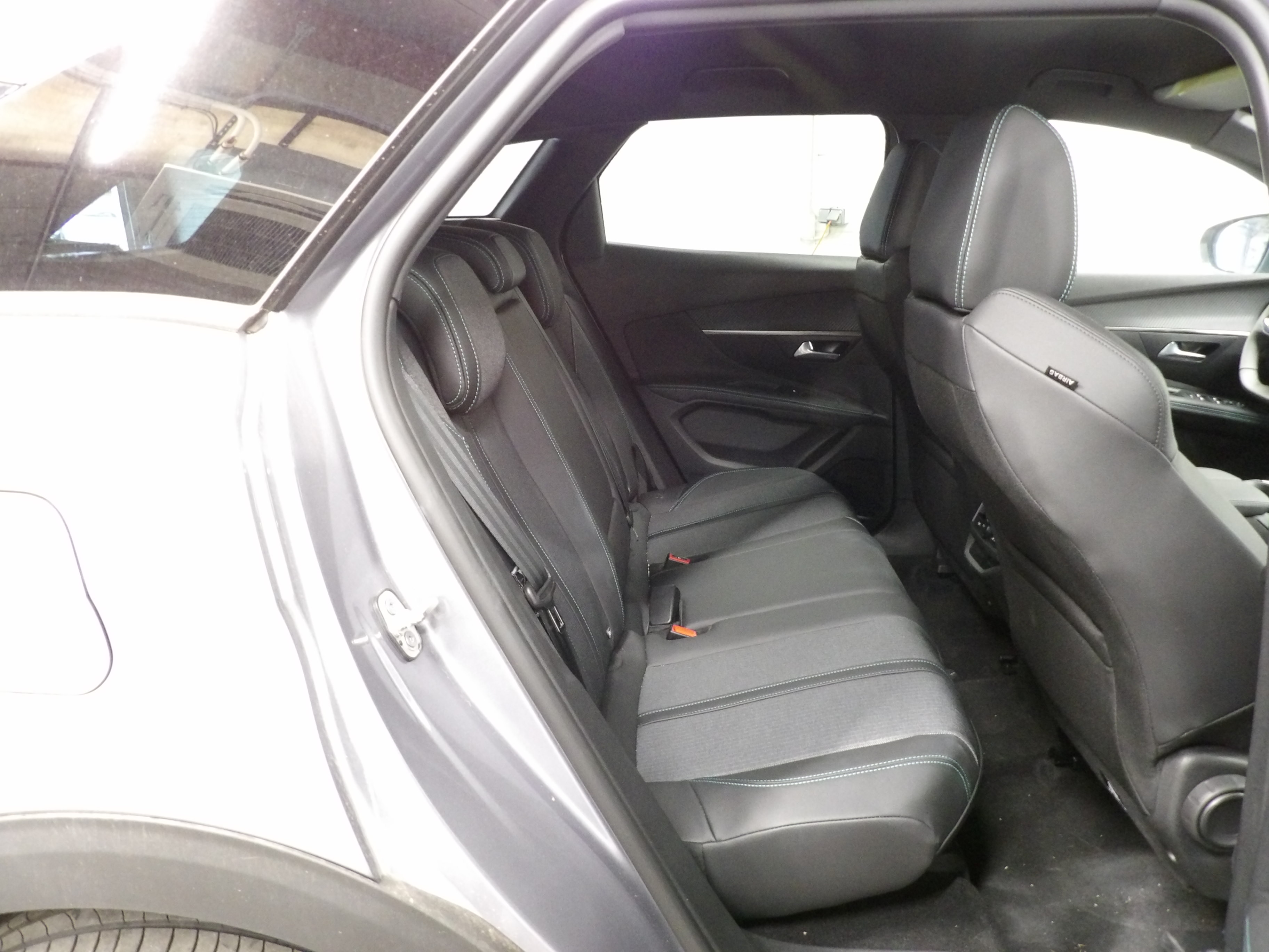 Photo 10 du véhicule PEUGEOT 3008