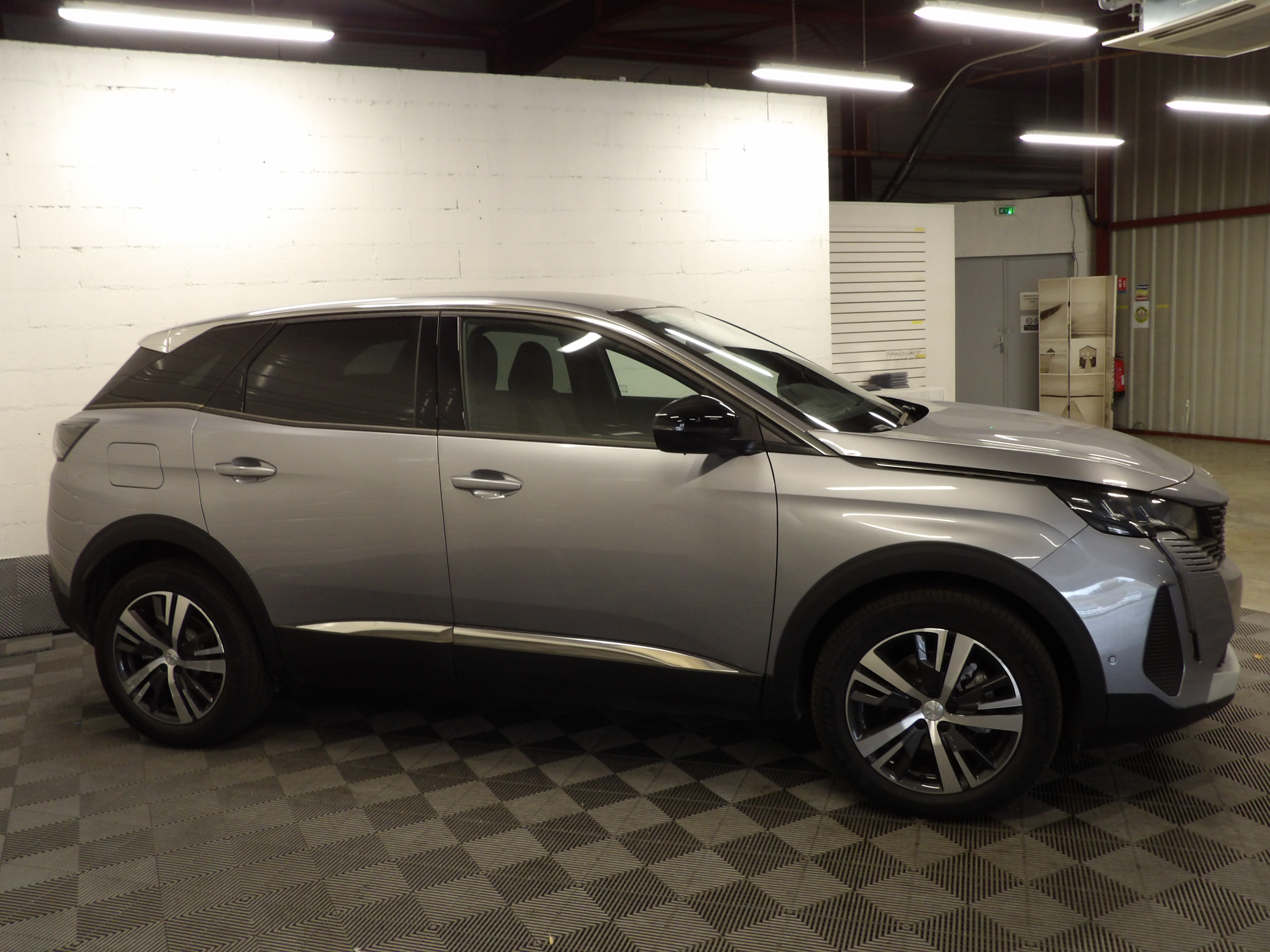 Photo 5 du véhicule PEUGEOT 3008
