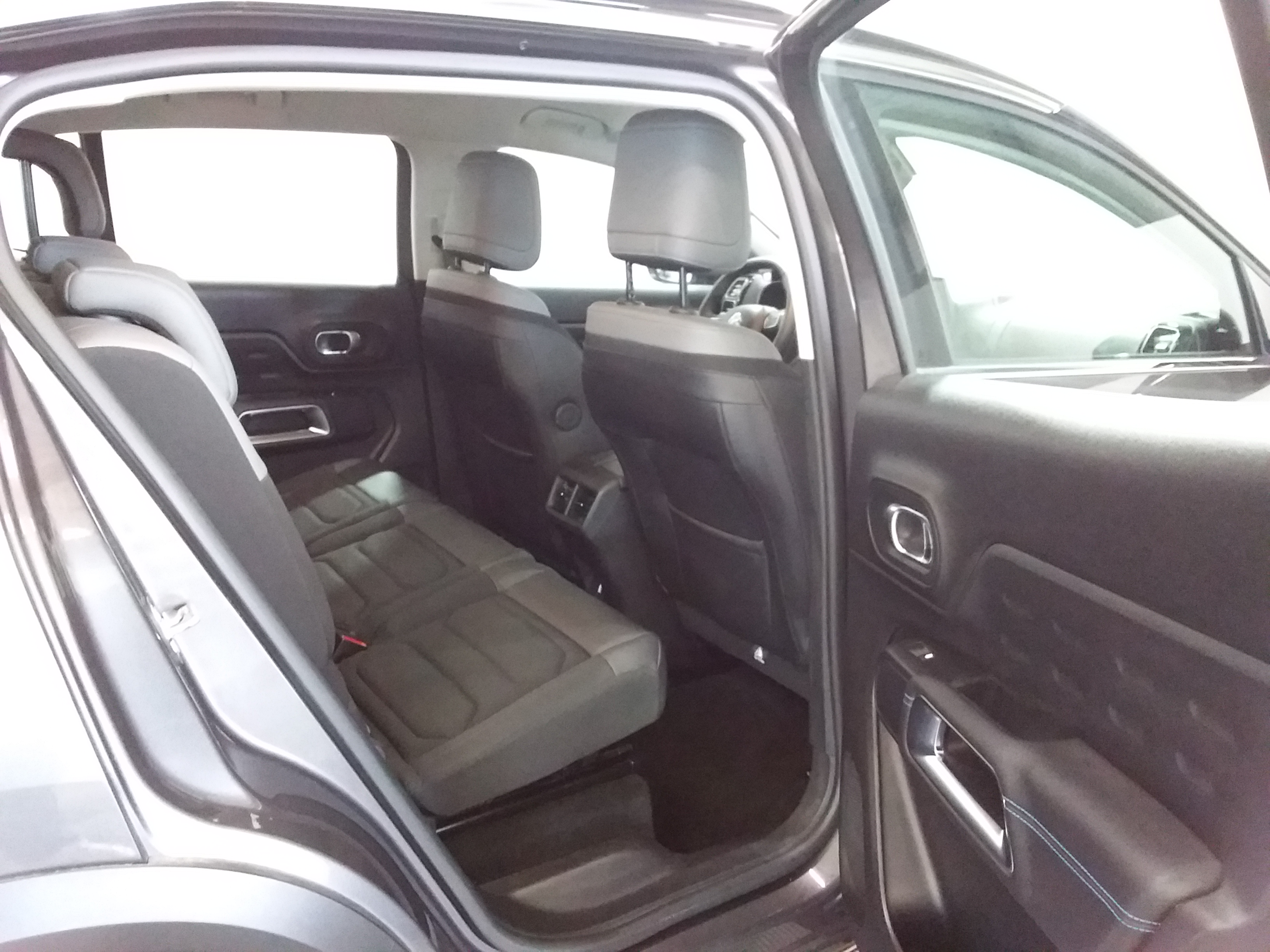 Photo 8 du véhicule CITROEN C5 AIRCROSS